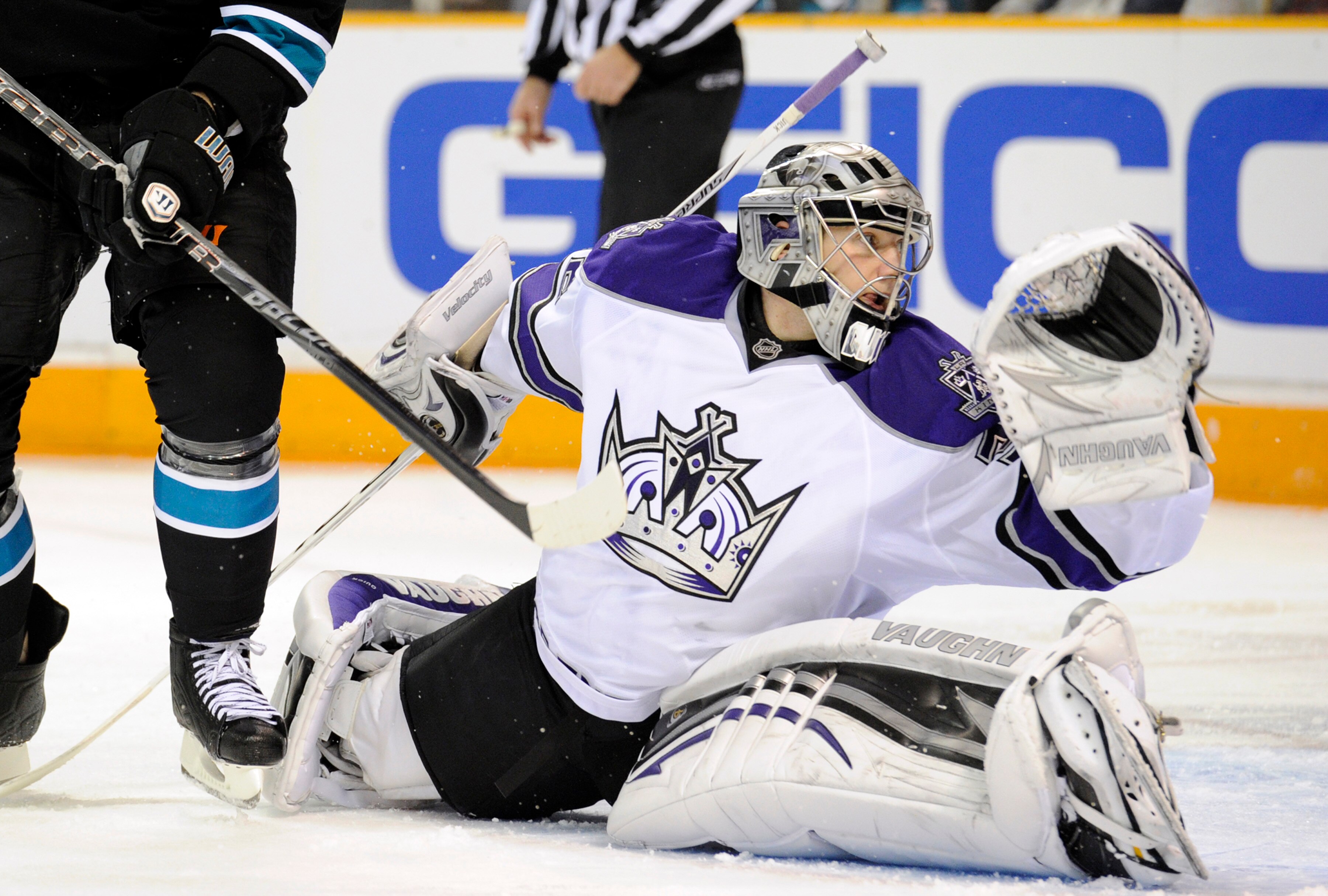 SAN JOSE, CA - DECEMBER 27:  Goalie Jonathan Quick #32 of the Los Angeles Kings make a save in the second period against the San Jose Sharks during an NHL hockey game at the HP Pavilion on December 27, 2010 in San Jose, California. (Photo by Thearon W. He