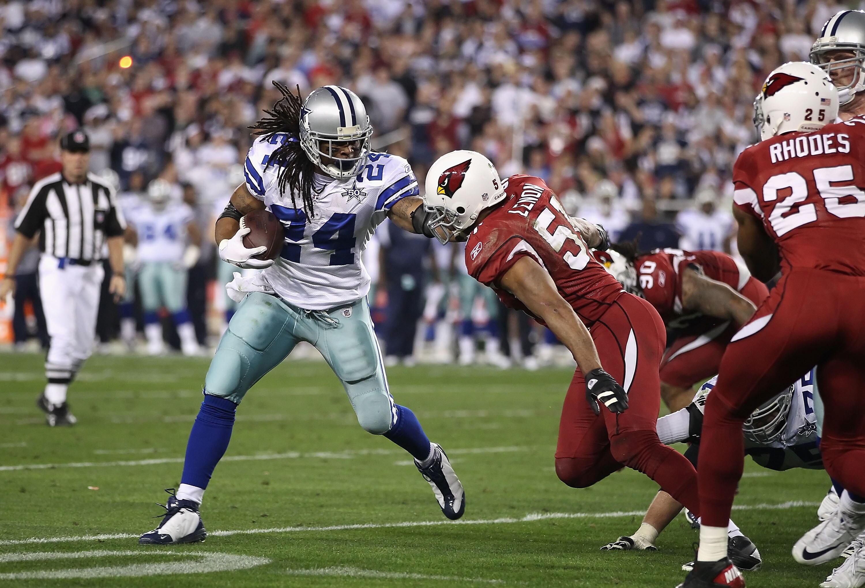 GLENDALE, AZ - DECEMBER 25:  Runningback Marion Barber #24 of the Dallas Cowboys rushes the football during the NFL game against the Arizona Cardinals at the University of Phoenix Stadium on December 25, 2010 in Glendale, Arizona. The Cardinals defeated t