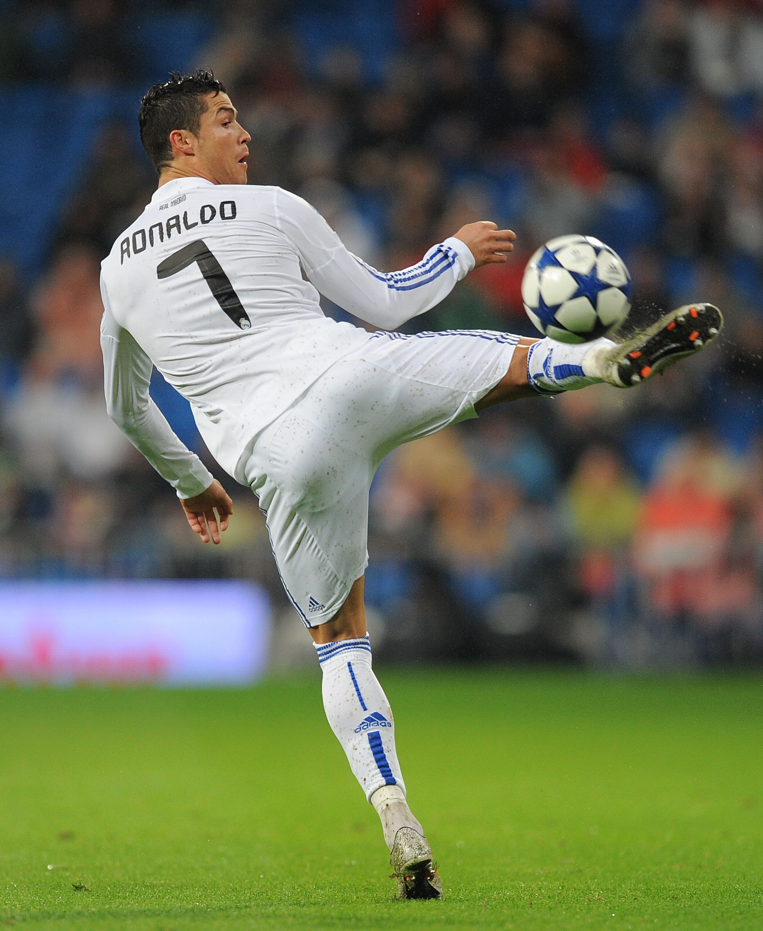 MADRID, SPAIN - DECEMBER 22:  Cristiano Ronaldo of Real Madrid controls the ball during the first leg round of 16 Copa del Rey match between Real Madrid and Levante at Estadio Santiago Bernabeu on December 22, 2010 in Madrid, Spain.  (Photo by Denis Doyle