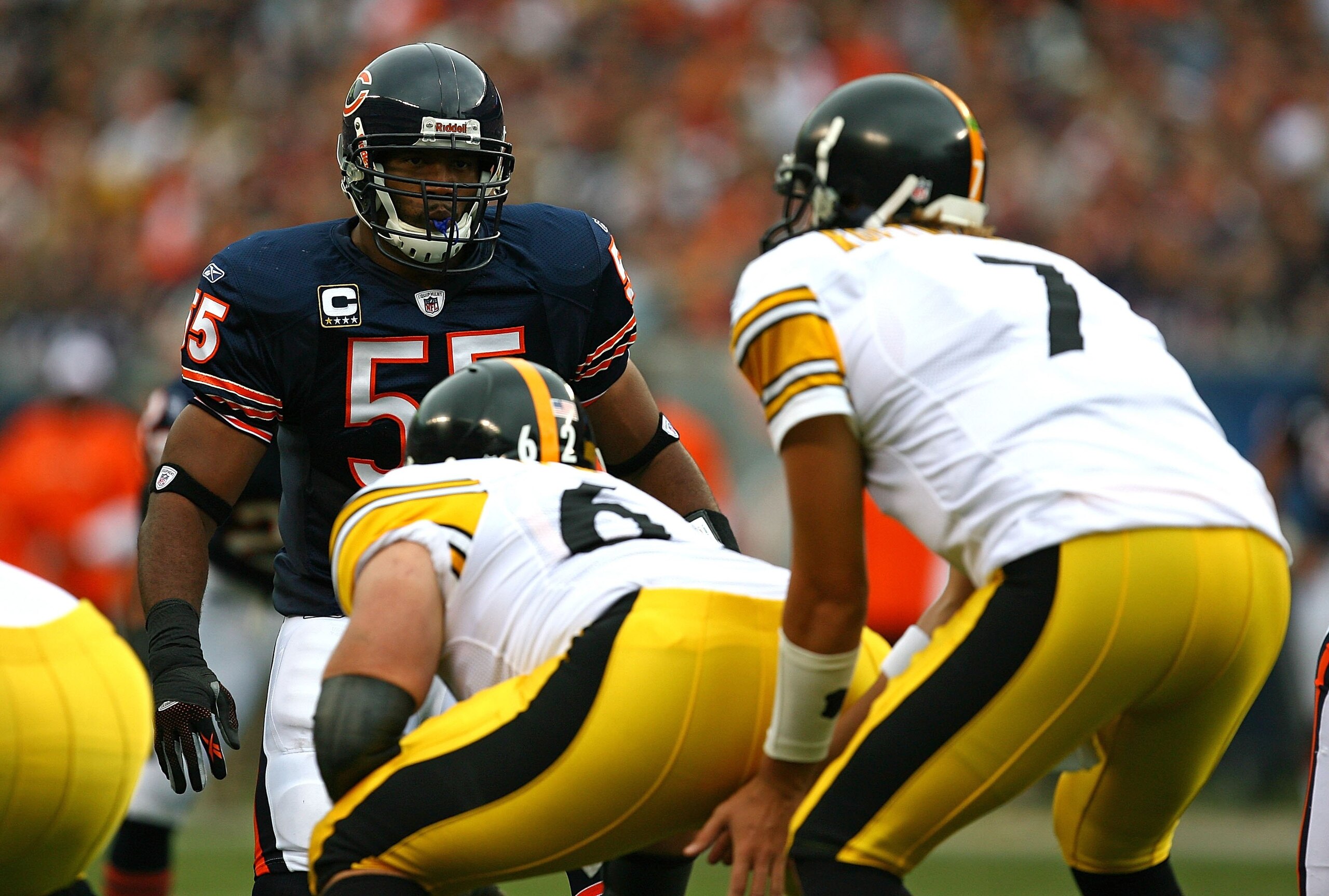 CHICAGO - SEPTEMBER 20: Lance Briggs #55 of the Chicago Bears stares at Ben Roethlisberger #7 of the Pittsburgh Steelers before the start of play on September 20, 2009 at Soldier Field in Chicago, Illinois. The Bears defeated the Steelers 17-14. (Photo by