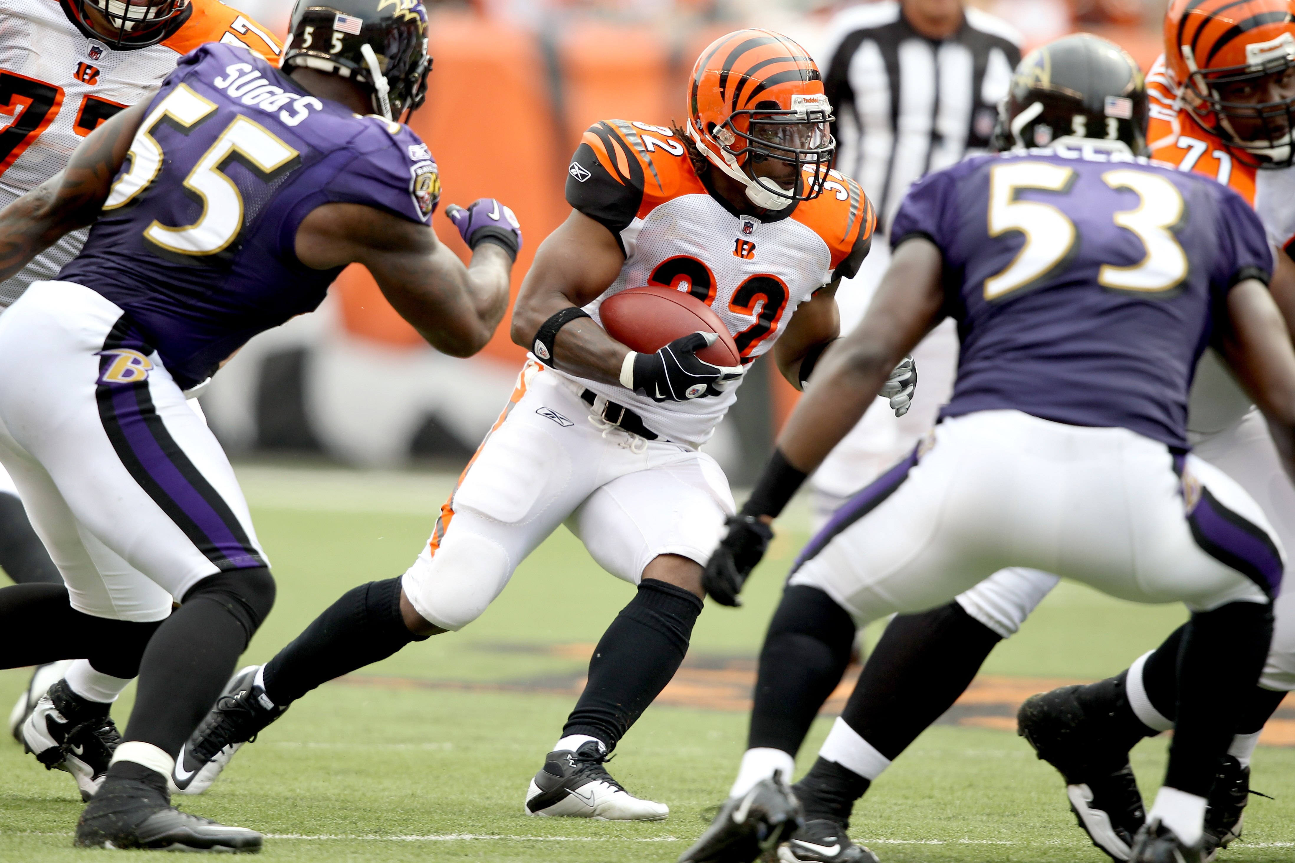CINCINNATI - SEPTEMBER 19: Cedric Benson #32 of the Cincinnati Bengals carries the ball against Terrell Suggs #55 and Jameel McClain # 53 of the Baltimore Ravens at Paul Brown Stadium on September 19, 2010 in Cincinnati, Ohio.  The Bengals beat the Ravens