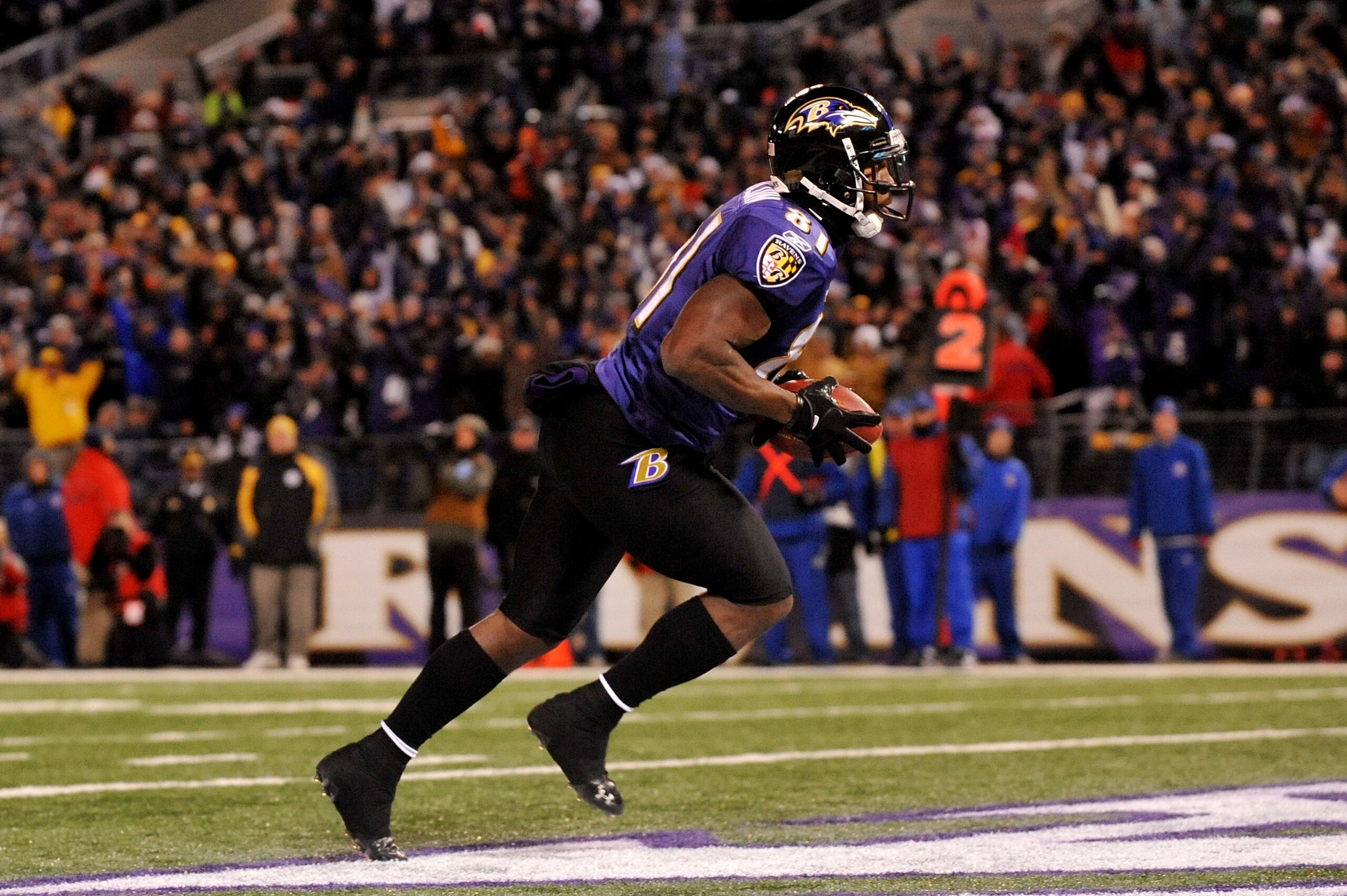 BALTIMORE, MD - DECEMBER 05:  Wide receiver Anquan Boldin #81 of the Baltimore Ravens scores a touchdown against the Pittsburgh Steelers during the first quarter of the game at M&T Bank Stadium on December 5, 2010 in Baltimore, Maryland.  (Photo by Larry