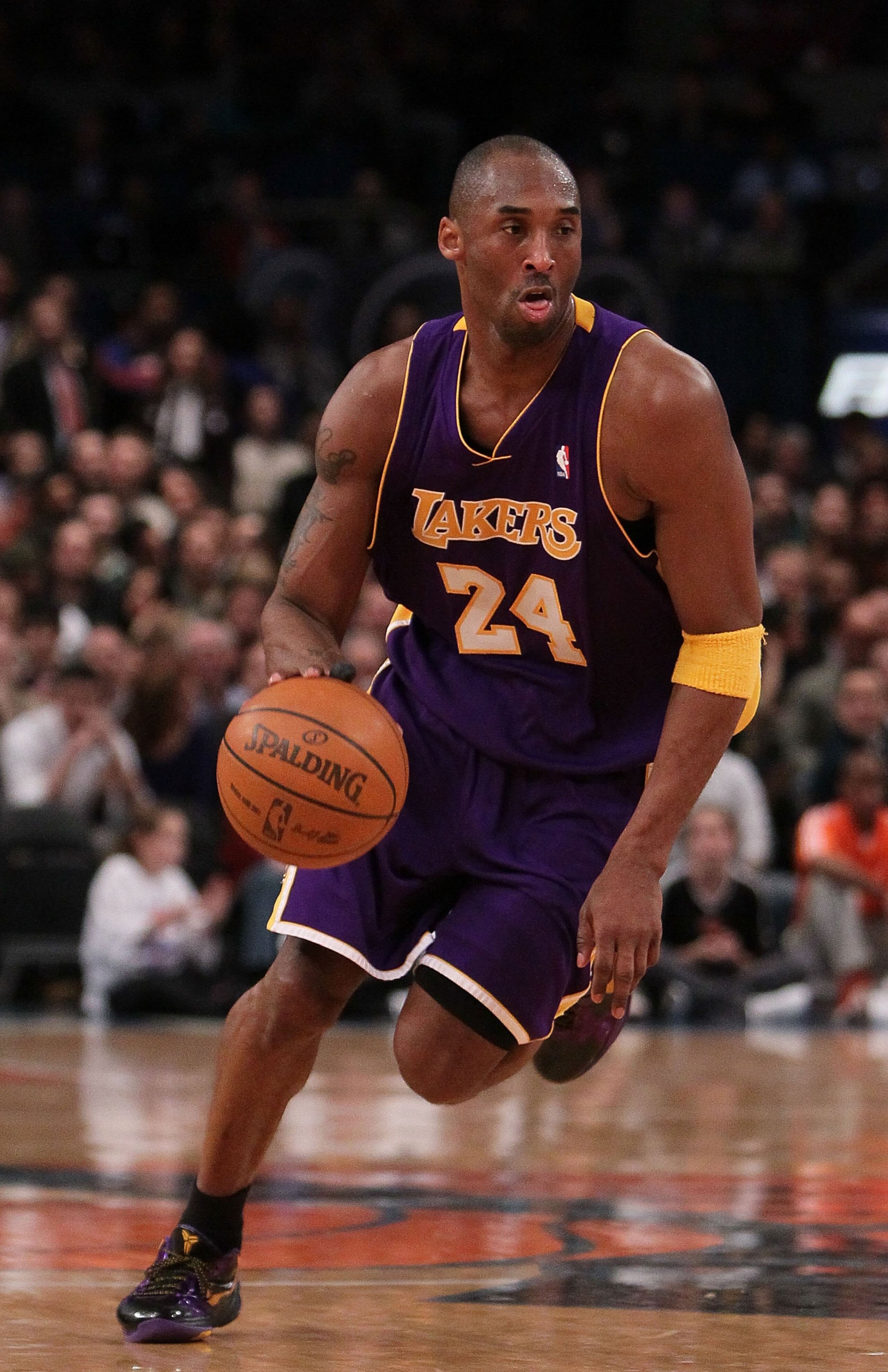 NEW YORK - JANUARY 22: Kobe Bryant #24 of the Los Angeles Lakers in action against the New York Knicks during their game at Madison Square Garden on January 22, 2010 in New York, New York. NOTE TO USER: User expressly acknowledges and agrees that, by do NEW YORK - JANUARY 22: Kobe Bryant #24 of the Los Angeles Lakers in action against the New York Knicks during their game at Madison Square Garden on January 22, 2010 in New York, New York. NOTE TO USER: User expressly acknowledges and agrees that, by do