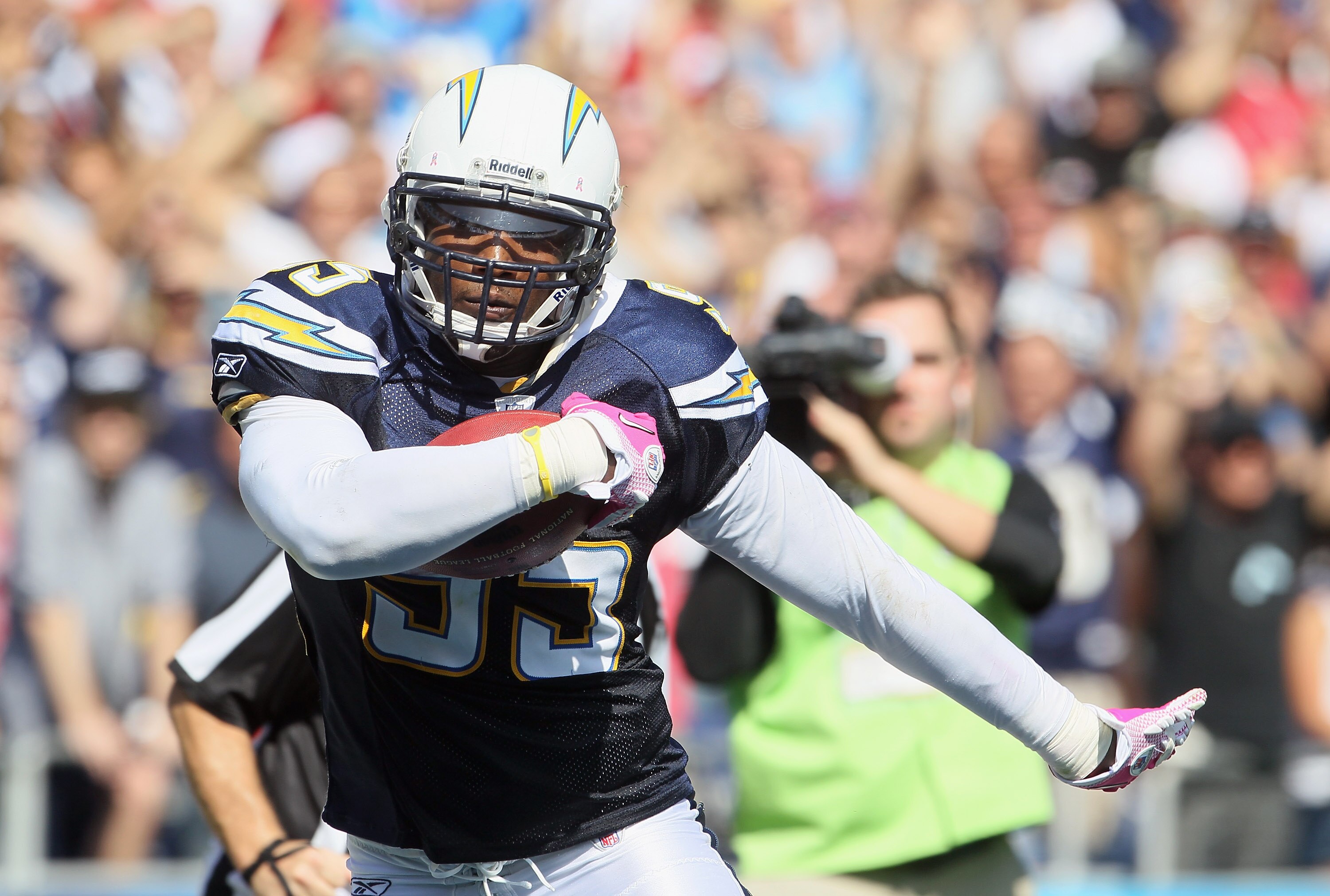SAN DIEGO - OCTOBER 03:  Shaun Phillips #95 of the San Diego Chargers carries the ball following an interception against the Arizona Cardinals at Qualcomm Stadium on October 3, 2010 in San Diego, California.  (Photo by Jeff Gross/Getty Images)