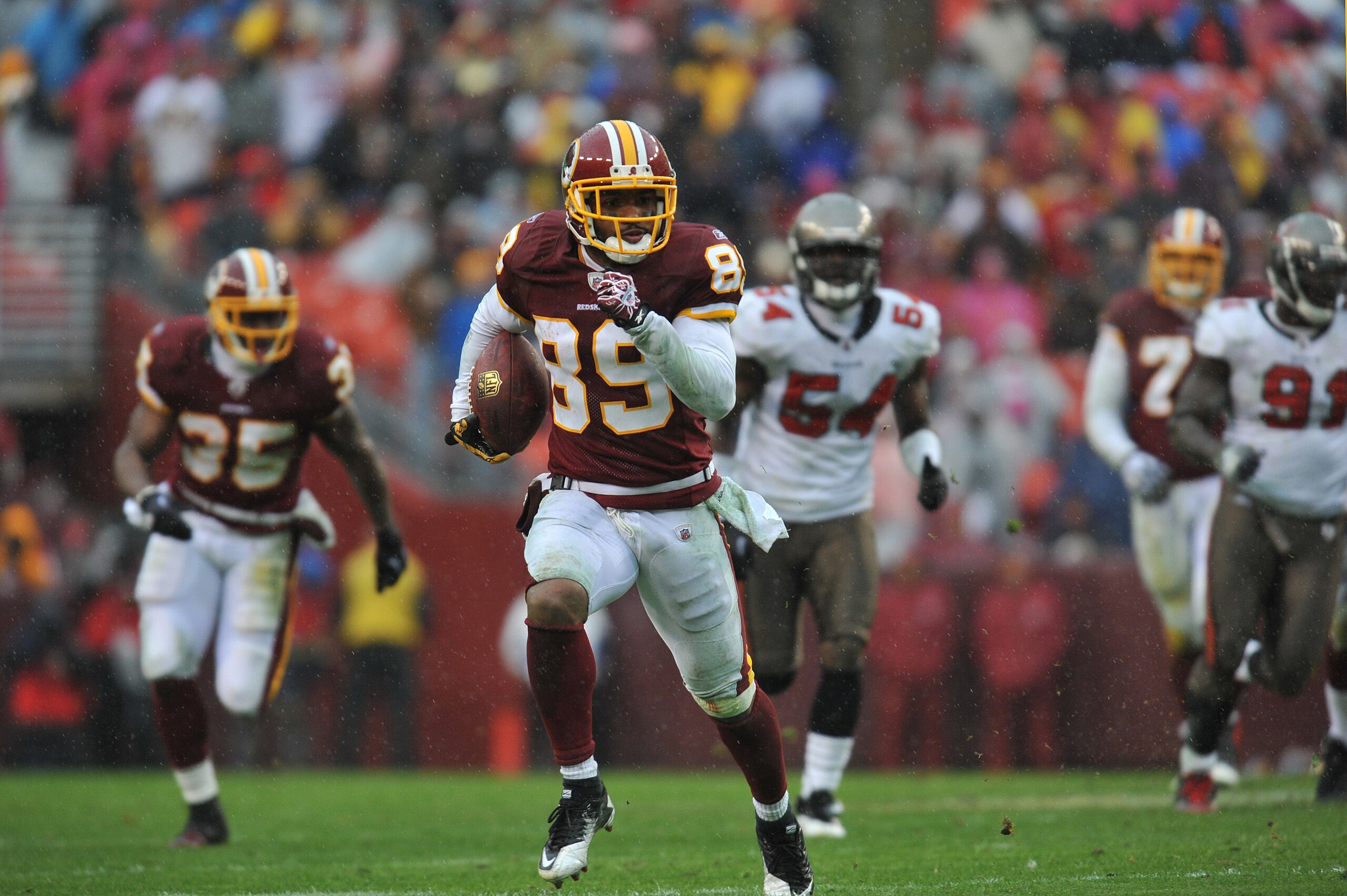 LANDOVER, MD - DECEMBER 12:  Santana Moss #89 of the Washington Redskins runs the ball after a catch during the game against the Tampa Bay Buccaneers  at FedExField on December 12, 2010 in Landover, Maryland. The Buccaneers defeated the Redskins 17-16. (P
