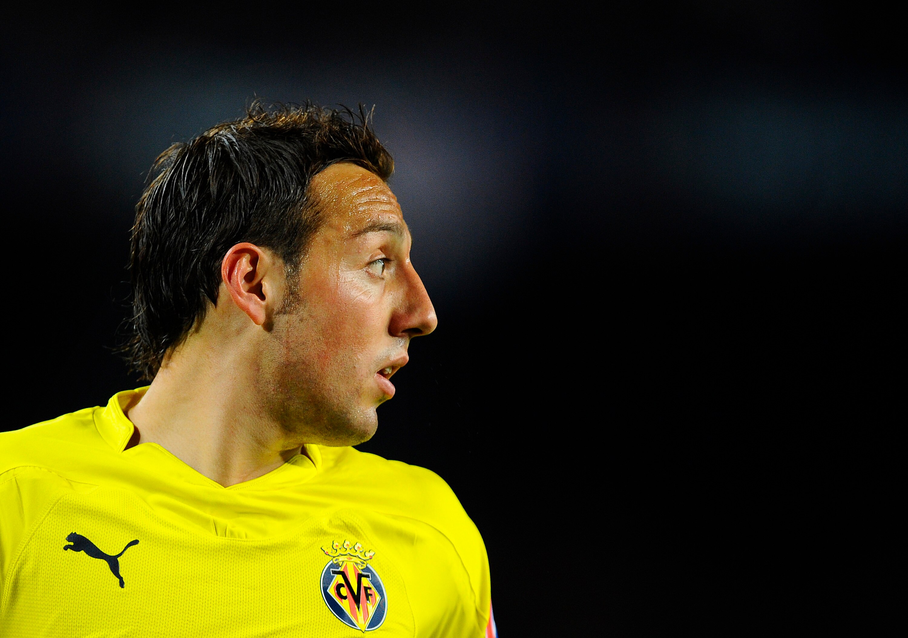 BARCELONA, SPAIN - NOVEMBER 13:  Santiago Cazorla of Villarreal CF looks on during the La Liga match between Barcelona and Villarreal CF at Camp Nou Stadium on November 13, 2010 in Barcelona, Spain. Barcelona won the match 3-1.  (Photo by David Ramos/Gett