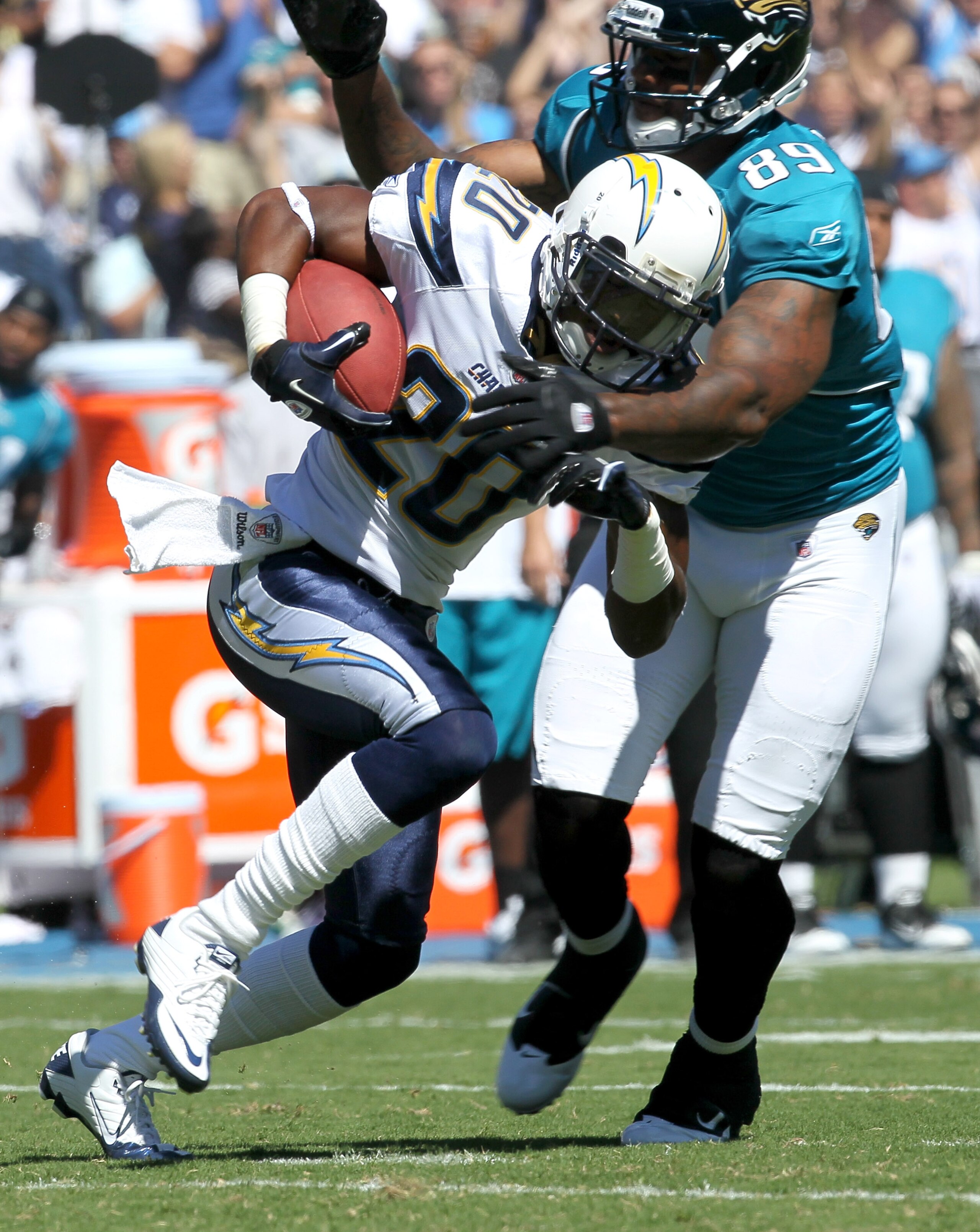 SAN DIEGO - SEPTEMBER 19:  Cornerback Antoine Cason #20 of the San Diego Chargers returns his second interception of the game as he runs into tight end Marcedes Lewis #89 of the Jacksonville Jaguars at Qualcomm Stadium on September 19, 2010 in San Diego, 