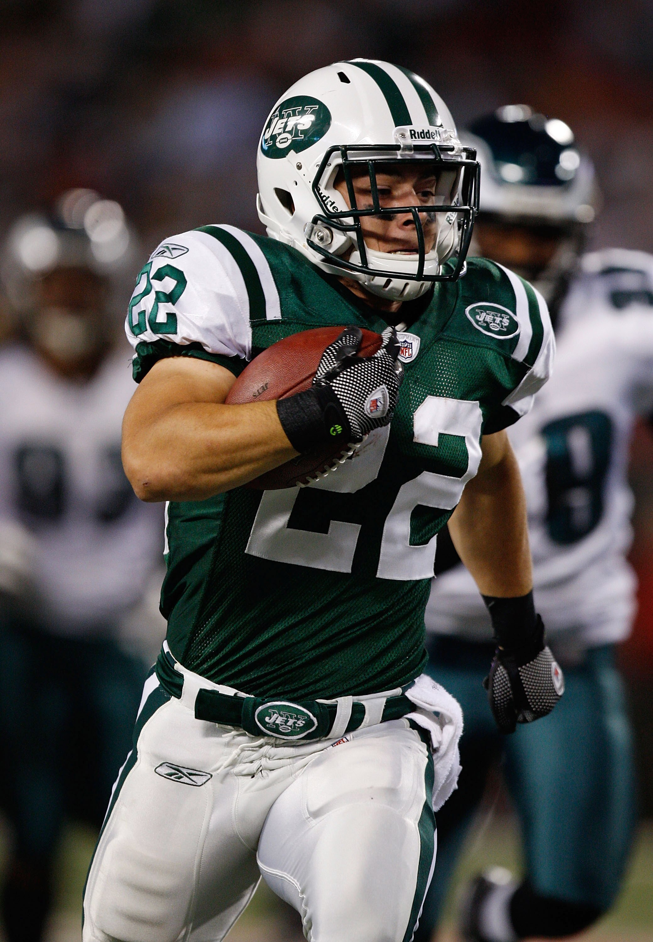 EAST RUTHERFORD, NJ - SEPTEMBER 3: Danny Woodhead #22 of the New York Jets runs against the Philadelphia Eagles during the game on September 3, 2009 at Giants Stadium in East Rutherford, New Jersey. (Photo by Jared Wickerham/Getty Images)