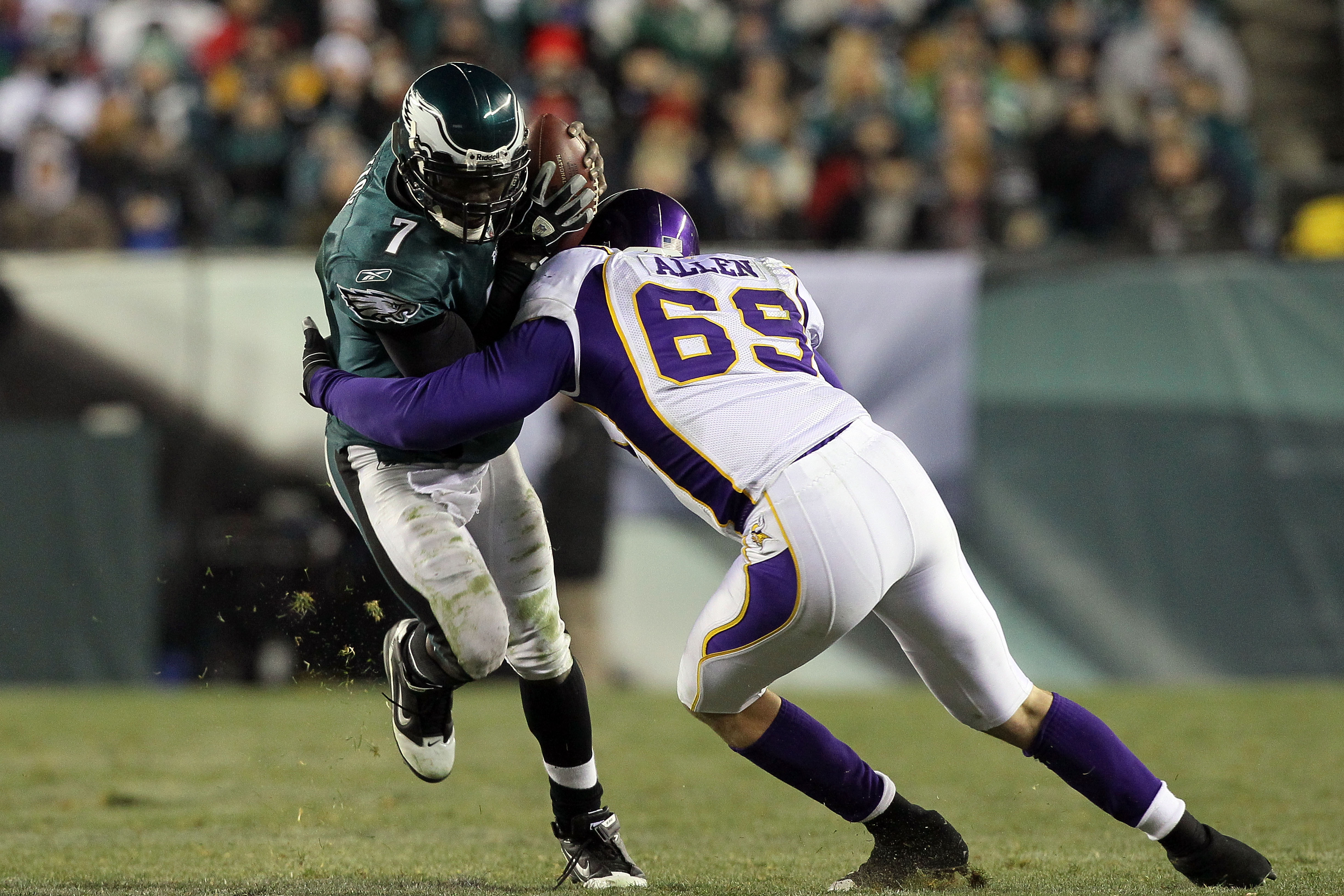 PHILADELPHIA, PA - DECEMBER 26:  Michael Vick #7 of the Philadelphia Eagles gets sacked by Jared Allen #69 of the Minnesota Vikings in the 4th quarter at Lincoln Financial Field on December 26, 2010 in Philadelphia, Pennsylvania.  (Photo by Jim McIsaac/Ge
