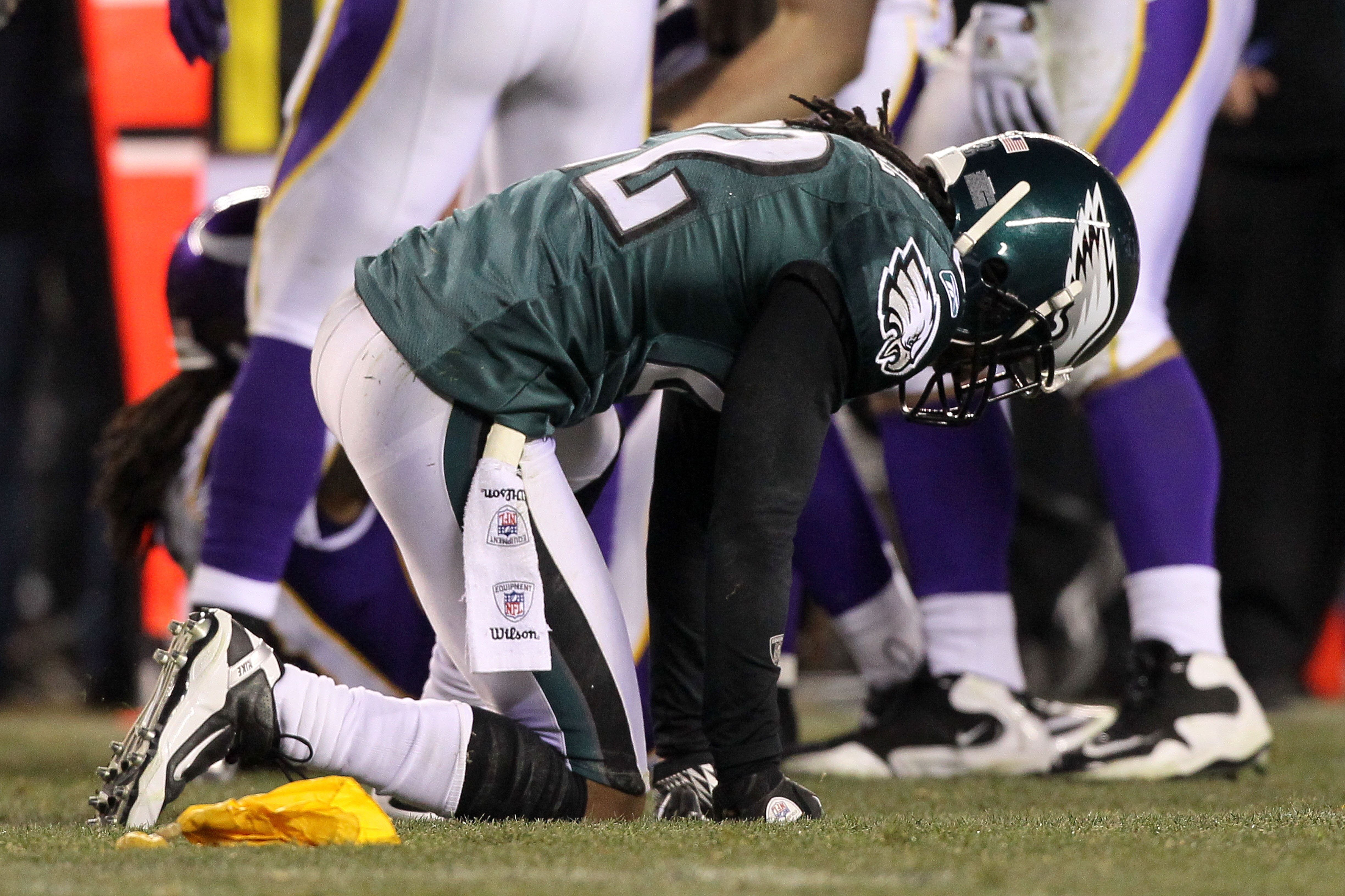 PHILADELPHIA, PA - DECEMBER 26:  Asante Samuel #22 of the Philadelphia Eagles kneels on the field after a flag was thrown on him for helmet to helmet contact against the Minnesota Vikings at Lincoln Financial Field on December 26, 2010 in Philadelphia, Pe