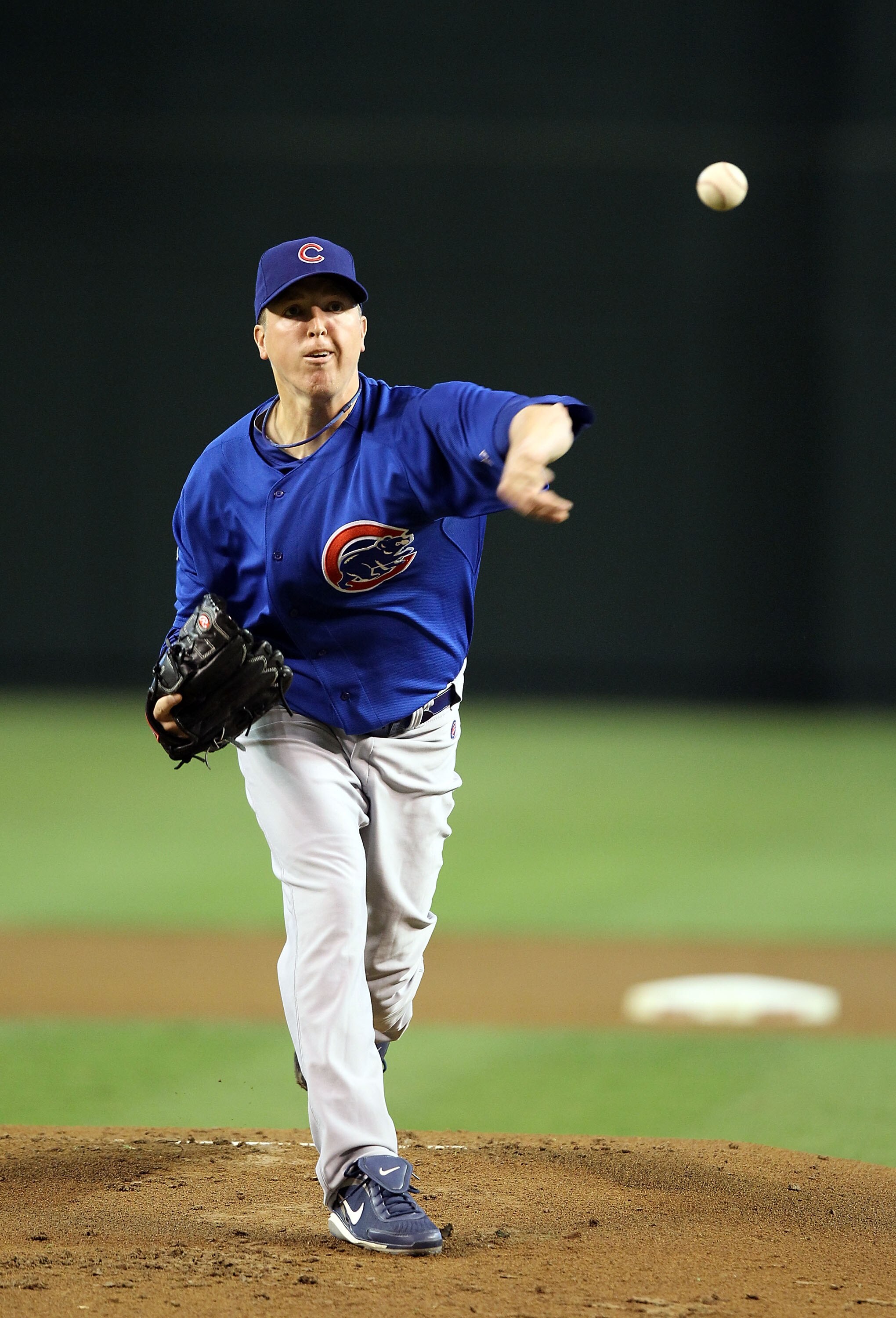 PHOENIX - JULY 05:  Pitcher Tom Gorzelanny #32 of the Chicago Cubs pitches against the Arizona Diamondbacks during the Major League Baseball game at Chase Field on July 5, 2010 in Phoenix, Arizona.  (Photo by Christian Petersen/Getty Images)