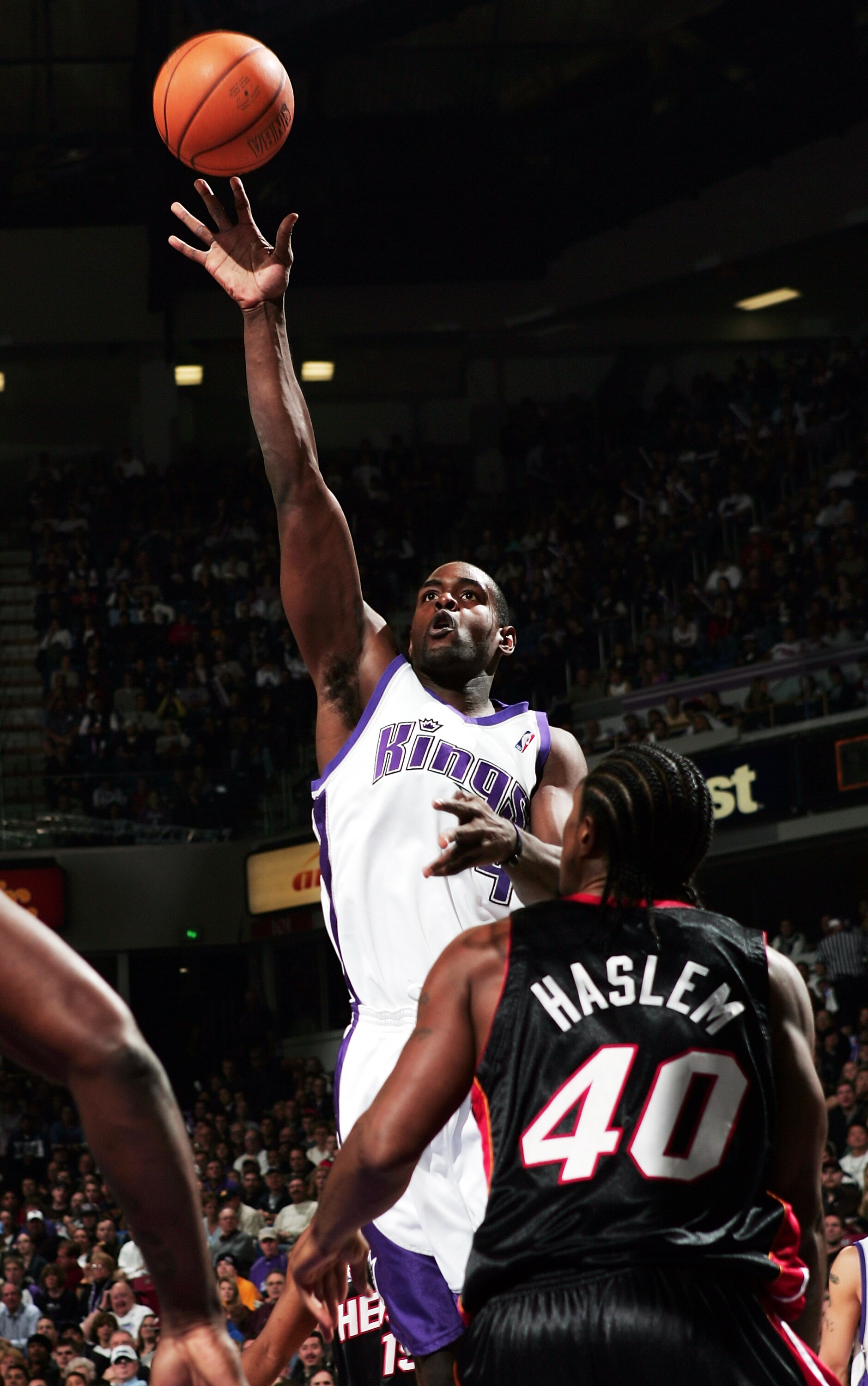 SACRAMENTO, CA - DECEMBER 23:  Chris Webber #4 of the Sacramento Kings shoots over Udonis Haslem #40 of the Miami Heat on December 23, 2004 at Arco Arena in Sacramento, California. NOTE TO USER: User expressly acknowledges and agrees that, by downloading