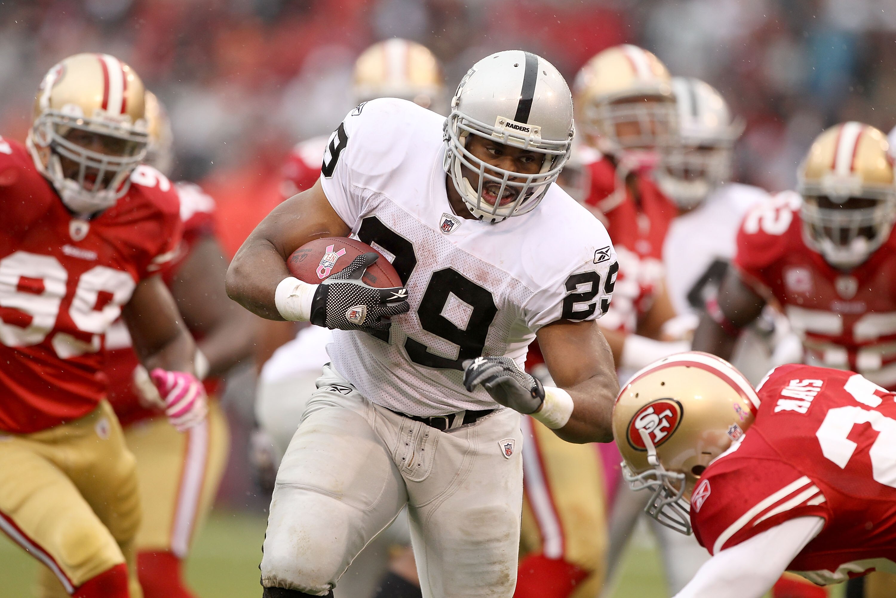SAN FRANCISCO - OCTOBER 17:  Michael Bush #29  of the Oakland Raiders in action against the San Francisco 49ers at Candlestick Park on October 17, 2010 in San Francisco, California.  (Photo by Ezra Shaw/Getty Images)