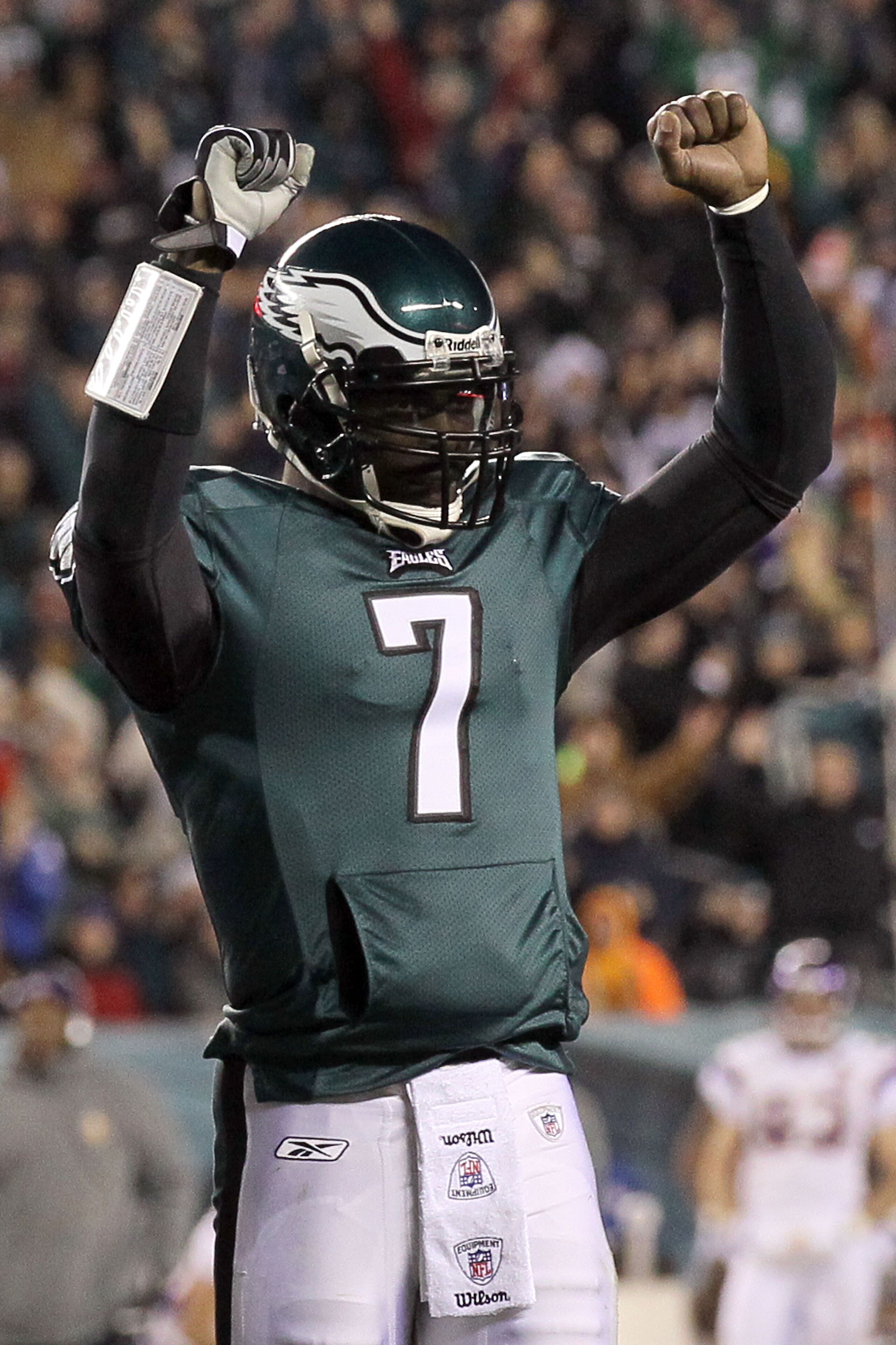 PHILADELPHIA, PA - DECEMBER 26:  Michael Vick #7 of the Philadelphia Eagles celebrates after a touchdown against the Minnesota Vikings at Lincoln Financial Field on December 26, 2010 in Philadelphia, Pennsylvania.  (Photo by Jim McIsaac/Getty Images)