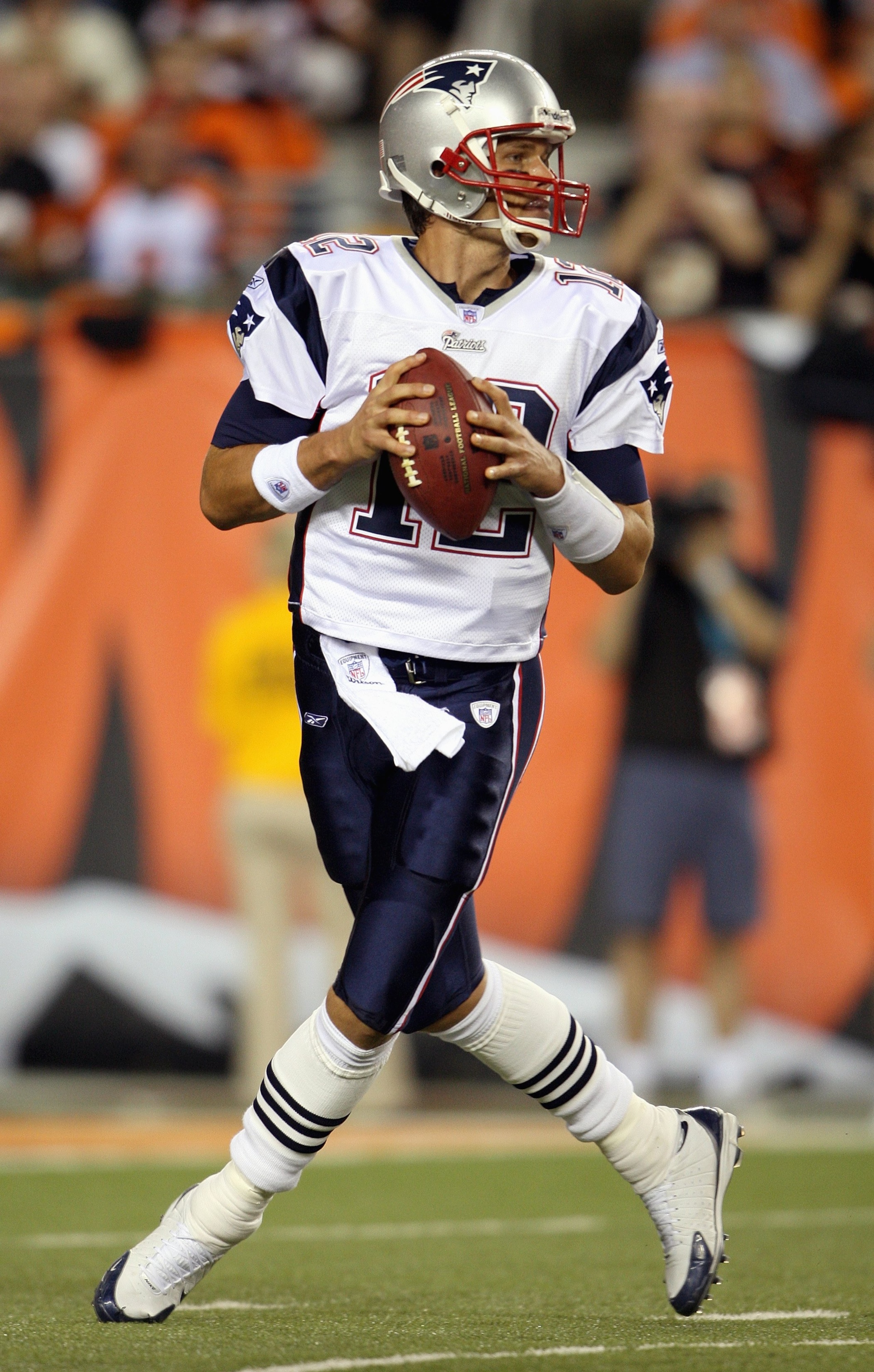 CINCINNATI - OCTOBER 1: Quarterback Tom Brady #12 of the New England Patriots drops back to pass the ball against the Cincinnati Bengals during the NFL game on October 1, 2007 at Paul Brown Stadium in Cincinnati, Ohio. (Photo by Andy Lyons/Getty Images)