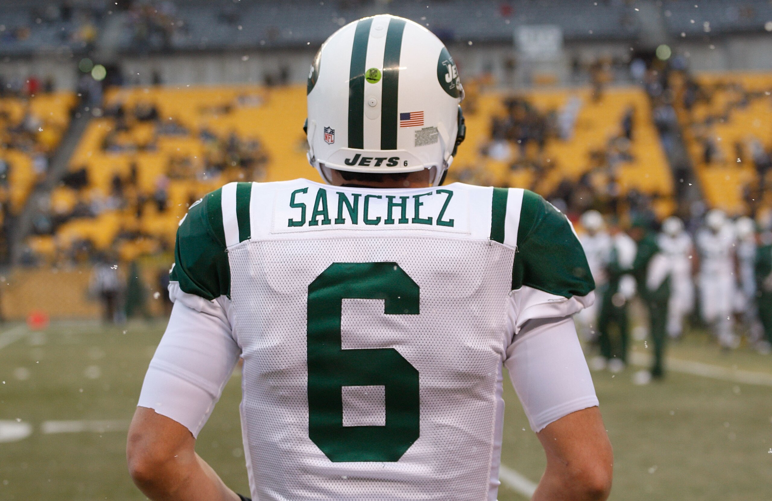 PITTSBURGH - DECEMBER 19:  Mark Sanchez #6 of the New York Jets warms up prior to the game against the Pittsburgh Steelers on December 19, 2010 at Heinz Field in Pittsburgh, Pennsylvania.  (Photo by Jared Wickerham/Getty Images)