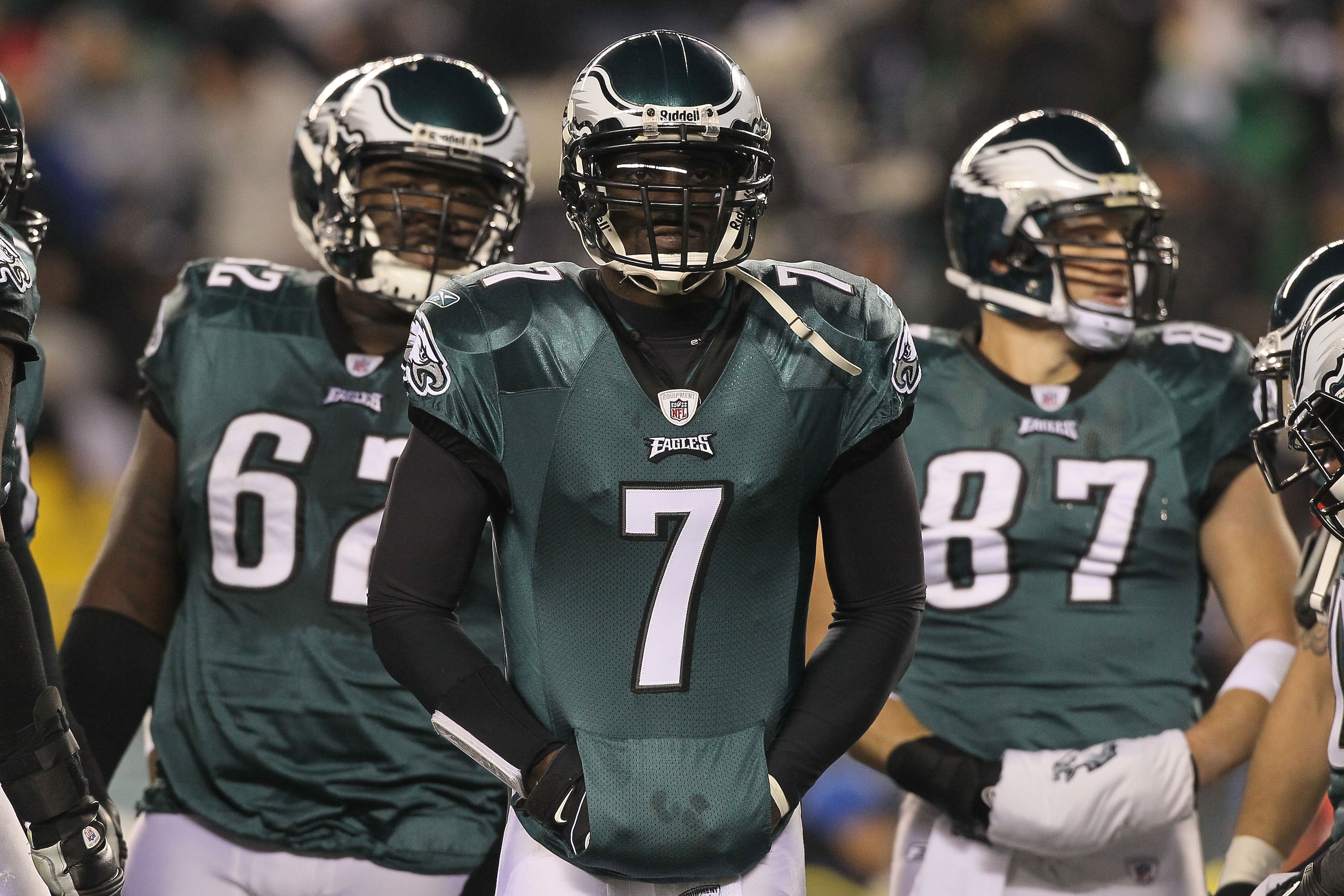 PHILADELPHIA, PA - DECEMBER 26:  Michael Vick #7 of the Philadelphia Eagles walks on the field after a play against the Minnesota Vikings at Lincoln Financial Field on December 26, 2010 in Philadelphia, Pennsylvania.  (Photo by Jim McIsaac/Getty Images)