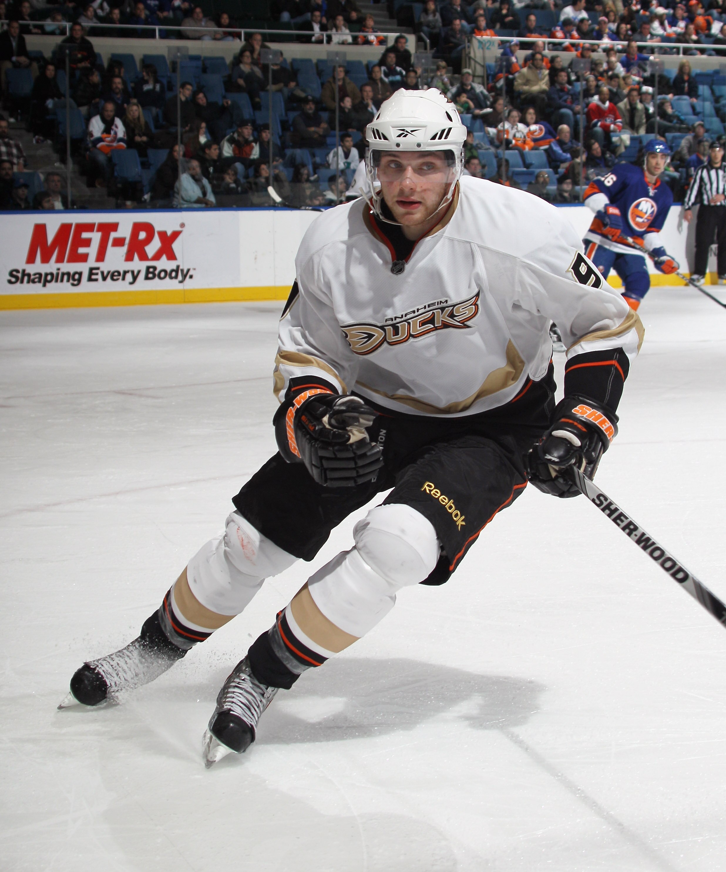 UNIONDALE, NY - DECEMBER 16:  Bobby Ryan #9 of the Anaheim Ducks skates against the New York Islanders at the Nassau Coliseum on December 16, 2010 in Uniondale, New York.  (Photo by Bruce Bennett/Getty Images)