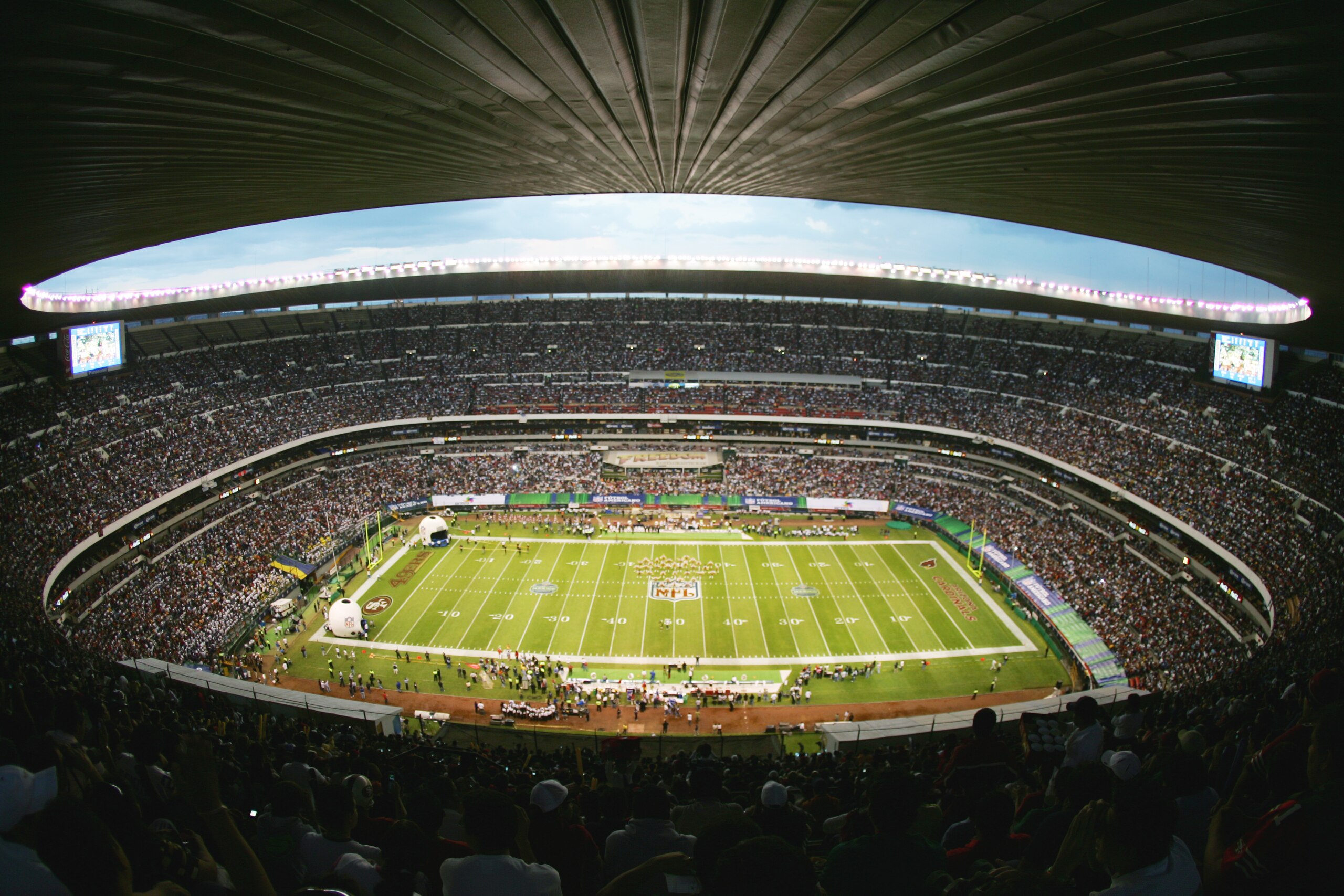 MEXICO CITY - OCTOBER 2:  Estadio Azteca is shown during the Arizona Cardinals game against the San Francisco 49ers on October 2, 2005 in Mexico City, Mexico. The Cards defeated the Niners 31-14.  (Photo by Robert Laberge/Getty Images)