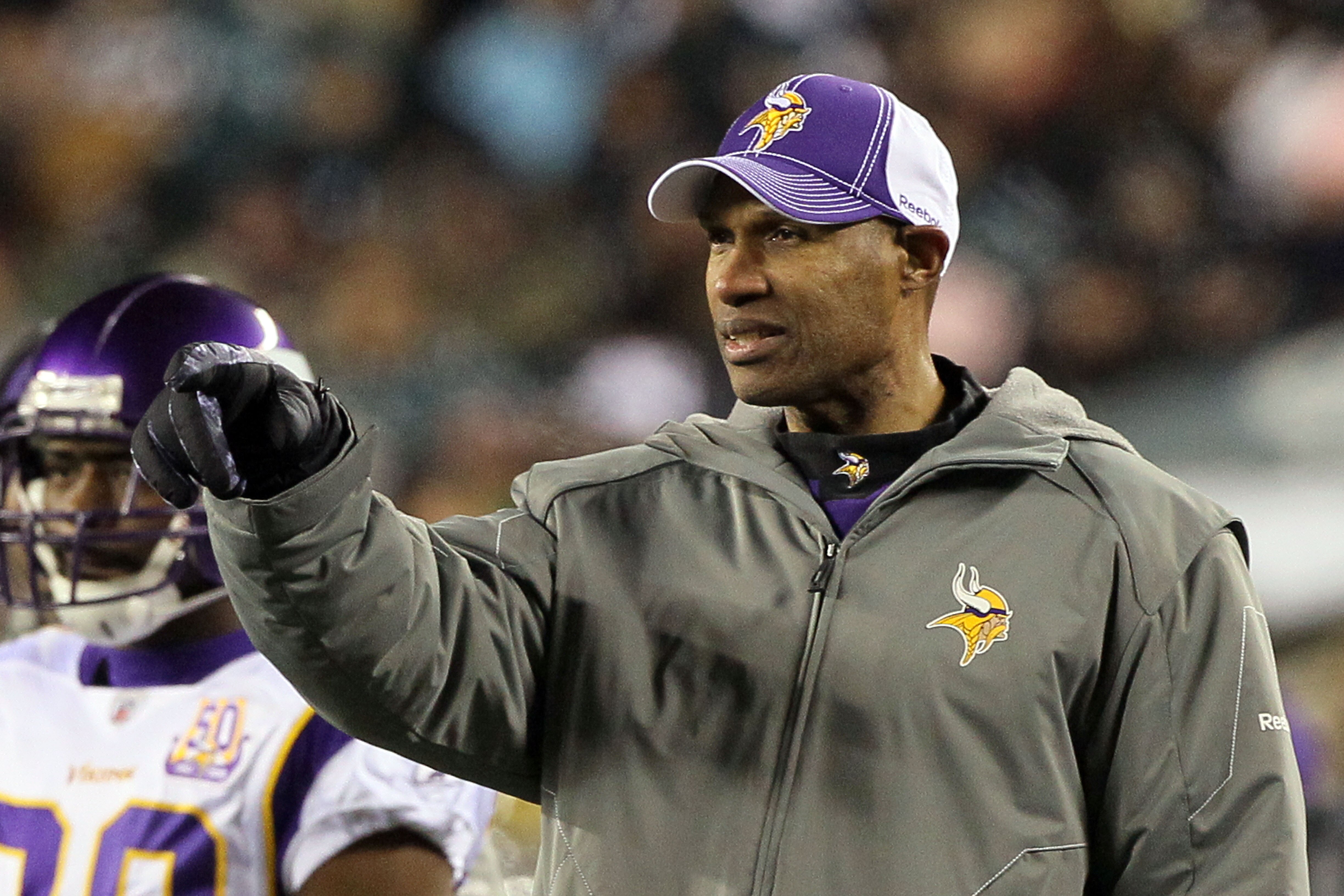 PHILADELPHIA, PA - DECEMBER 26:  Head coach Leslie Frazier of the Minnesota Vikings points on the field during play against the Philadelphia Eagles at Lincoln Financial Field on December 26, 2010 in Philadelphia, Pennsylvania.  (Photo by Jim McIsaac/Getty