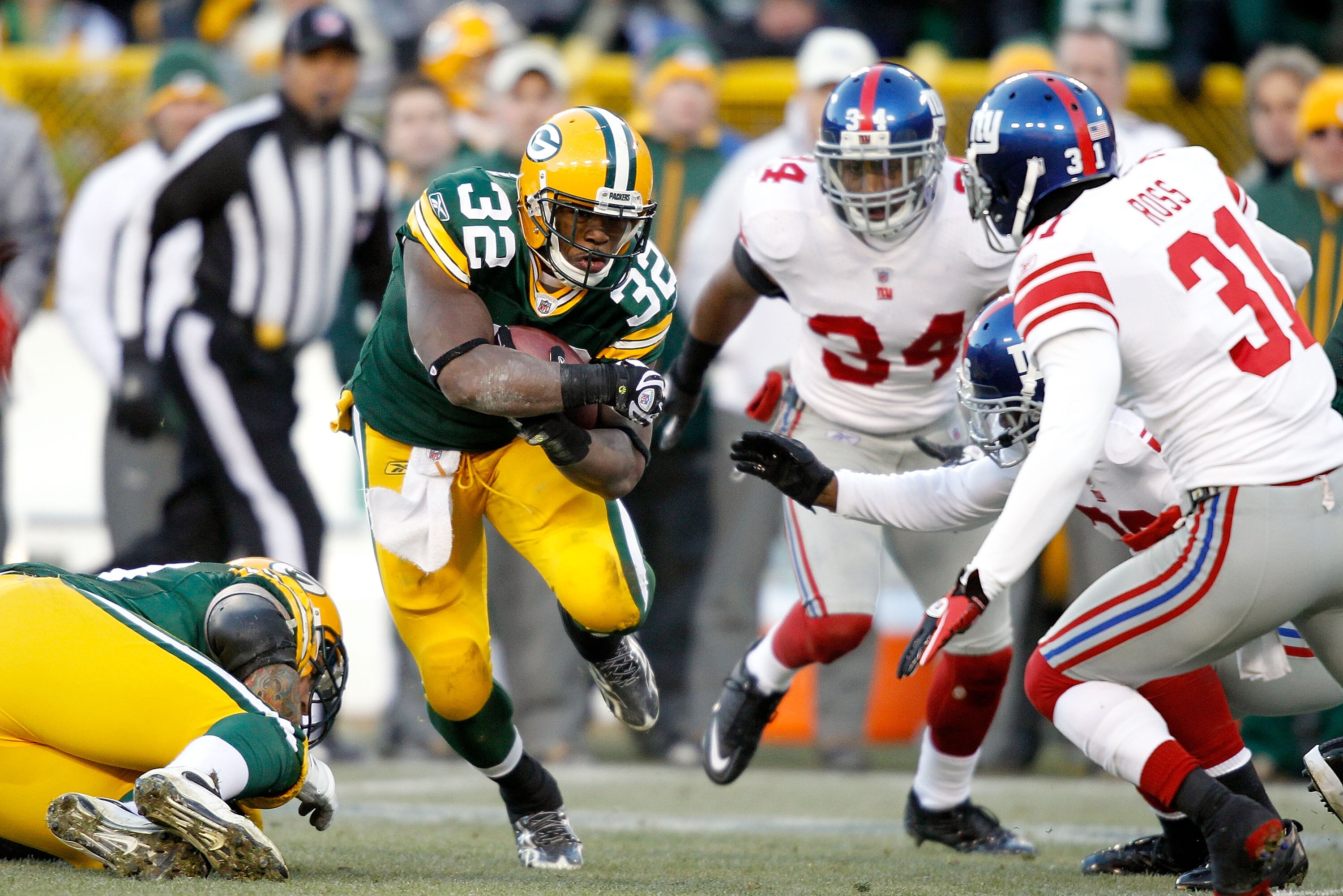 GREEN BAY, WI - DECEMBER 26: Brandon Jackson #32 of the Green Bay Packers carries the ball against the New York Giants at Lambeau Field on December 26, 2010 in Green Bay, Wisconsin.  (Photo by Matthew Stockman/Getty Images)