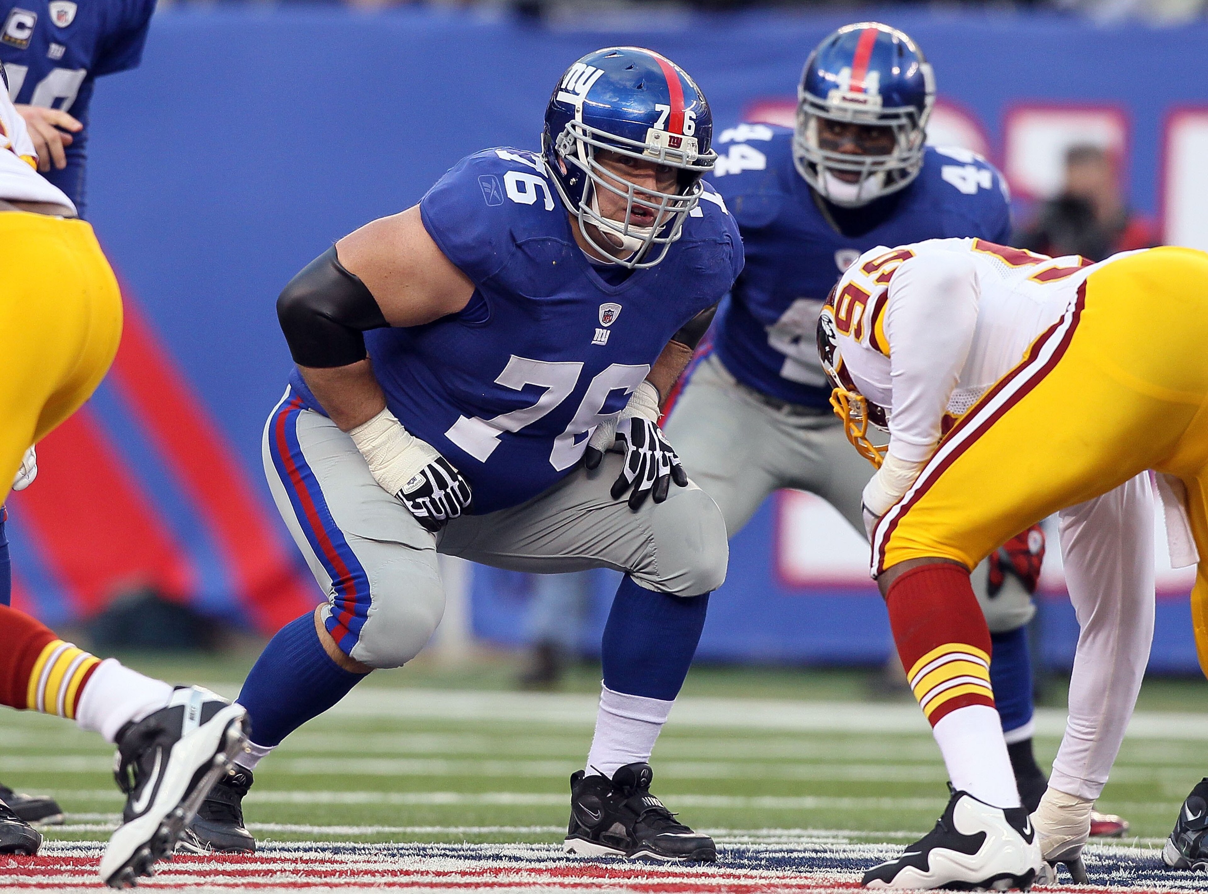 EAST RUTHERFORD, NJ - DECEMBER 05:  Chris Snee #76 of the New York Giants in action against the Washington Redskins on December 5, 2010 at the New Meadowlands Stadium in East Rutherford, New Jersey. The Giants defeated the Redskins 31-7.  (Photo by Jim Mc