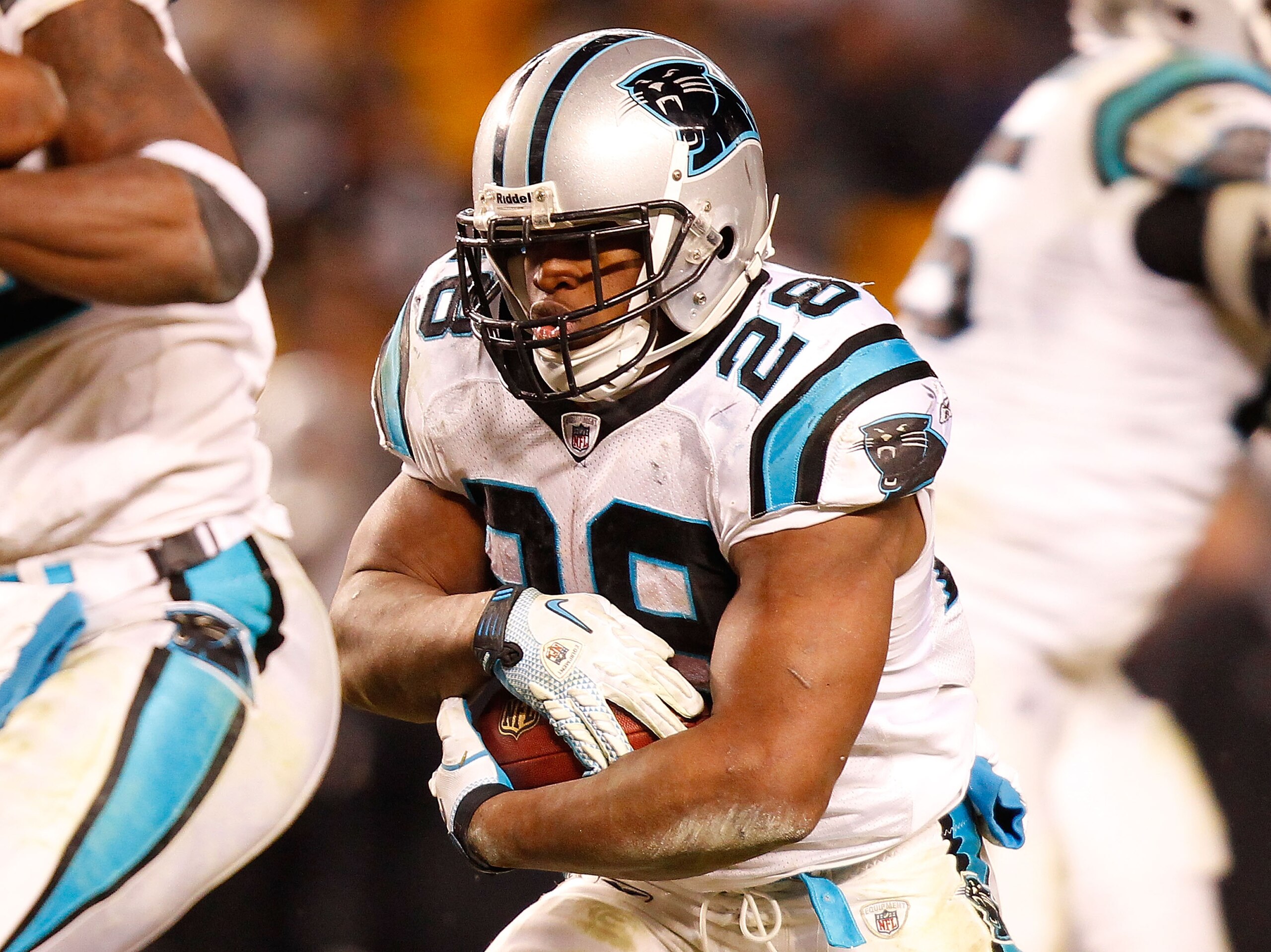 PITTSBURGH - DECEMBER 23:  Jonathan Stewart #28 of the Carolina Panthers runs with the ball during the game against the Pittsburgh Steelers on December 23, 2010 at Heinz Field in Pittsburgh, Pennsylvania.  (Photo by Jared Wickerham/Getty Images)