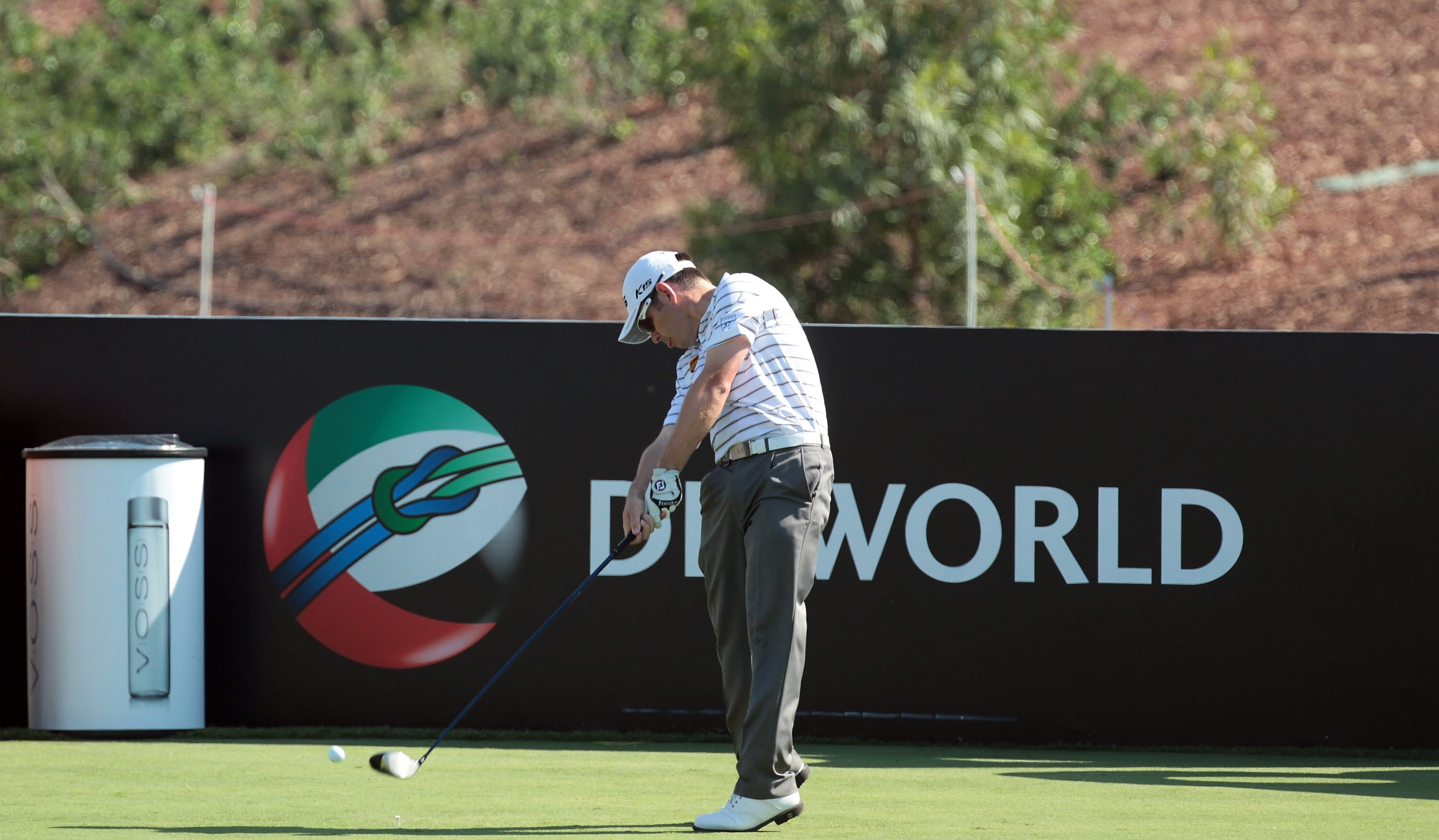 DUBAI, UNITED ARAB EMIRATES - NOVEMBER 26:  Louis Oosthuizen of South Africa plays his tee shot to the par 5, 18th hole during the second round of the Dubai World Championship on the Earth Course at Jumeirah Golf Estates on November 26, 2010 in Dubai, Uni
