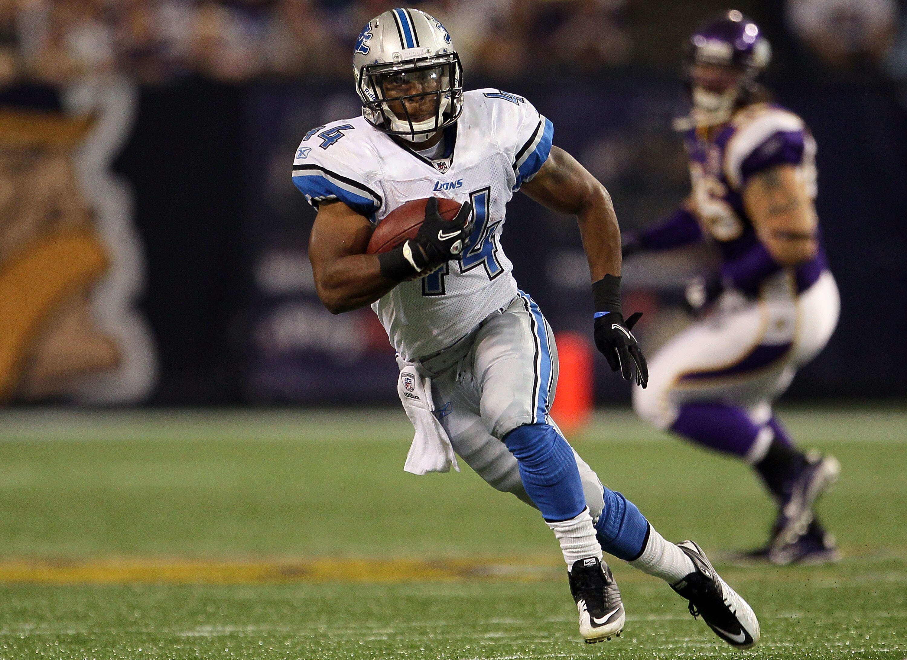 MINNEAPOLIS - SEPTEMBER 26:  Running back Jahvid Best #44 of the Detroit Lions carries the ball against the Minnesota Vikings at Mall of America Field on September 26, 2010 in Minneapolis, Minnesota.  (Photo by Jeff Gross/Getty Images)