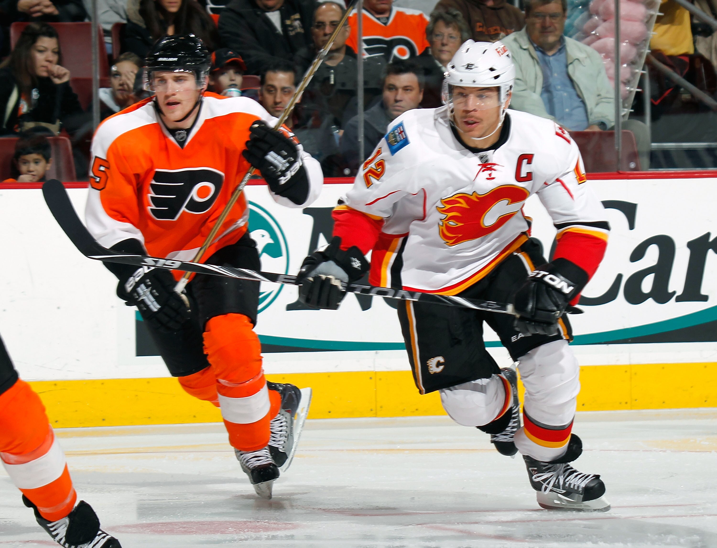 PHILADELPHIA - NOVEMBER 26:  Jarome Iginla #12 of the Calgary Flames skates during a hockey game against the Philadelphia Flyers at the Wells Fargo Center on November 26, 2010 in Philadelphia, Pennsylvania.  The Flames won 3-2. (Photo by Paul Bereswill/Ge