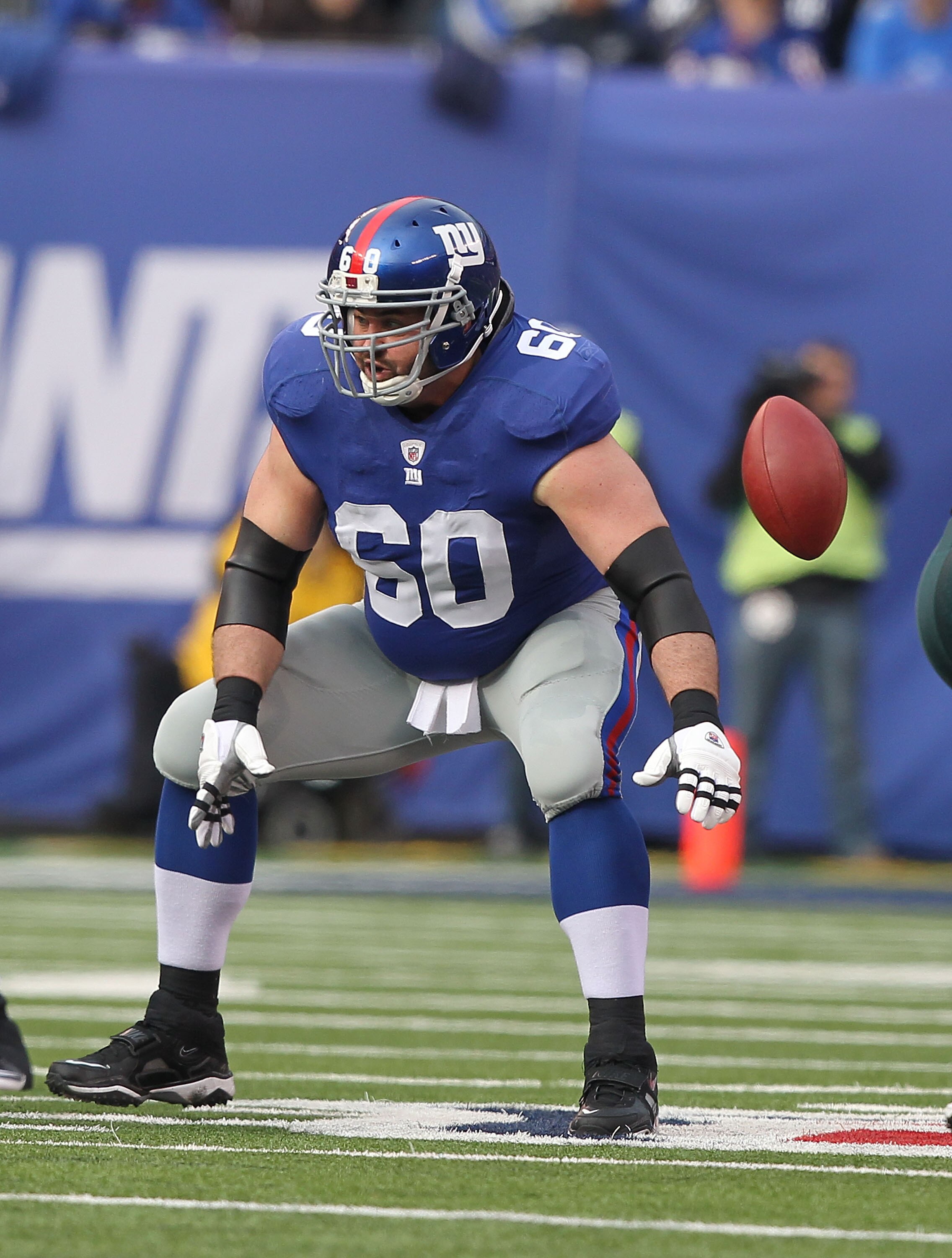 EAST RUTHERFORD, NJ - DECEMBER 19:  Shaun O'Hara #60 of the New York Giants in action against the Philadelphia Eagles during their game on December 19, 2010 at The New Meadowlands Stadium in East Rutherford, New Jersey.  (Photo by Al Bello/Getty Images)