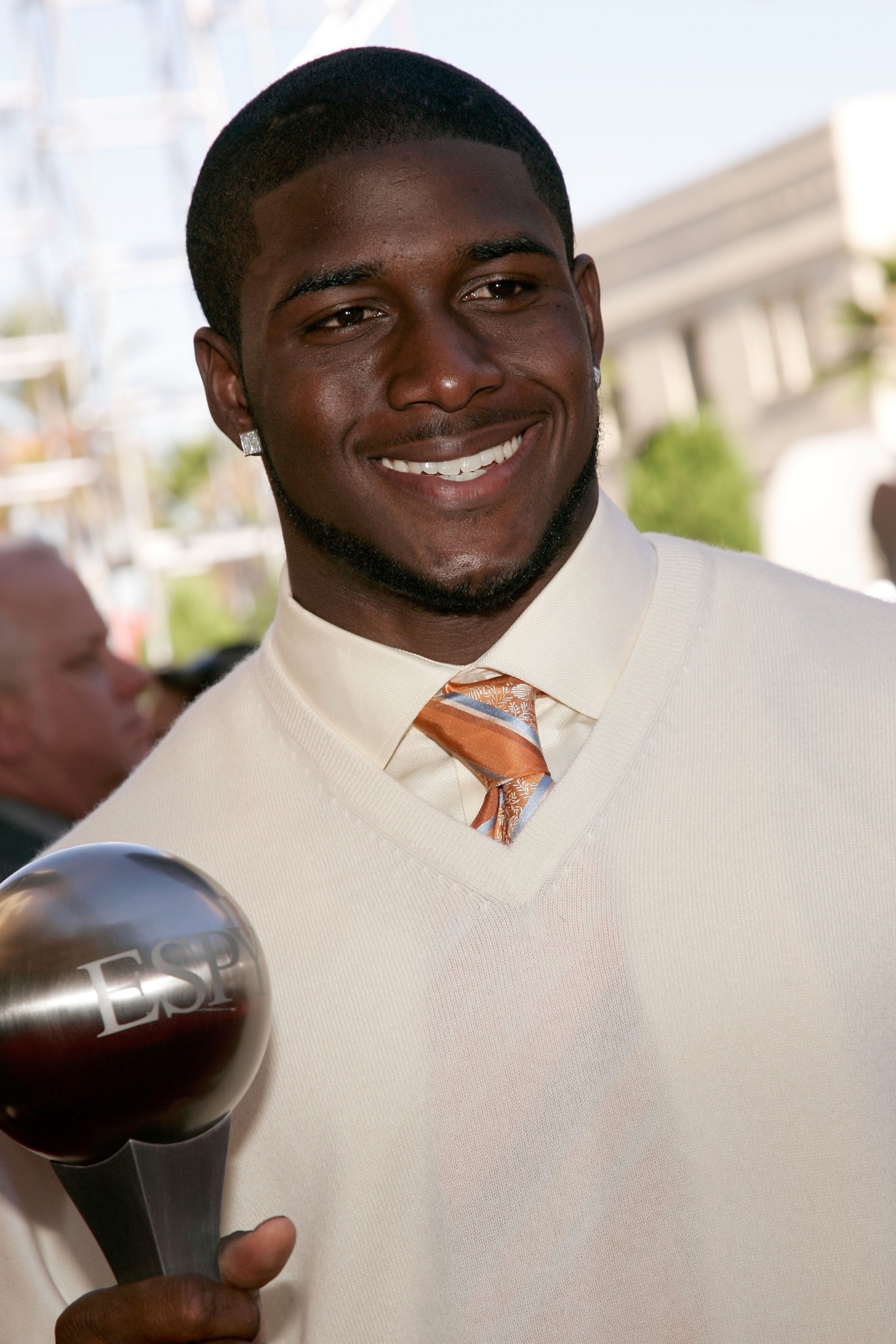 HOLLYWOOD - JULY 12:  Football player Reggie Bush arrives at the 2006 ESPY Awards at the Kodak Theatre on July 12, 2006 in Hollywood, California.  (Photo by Vince Bucci/Getty Images)