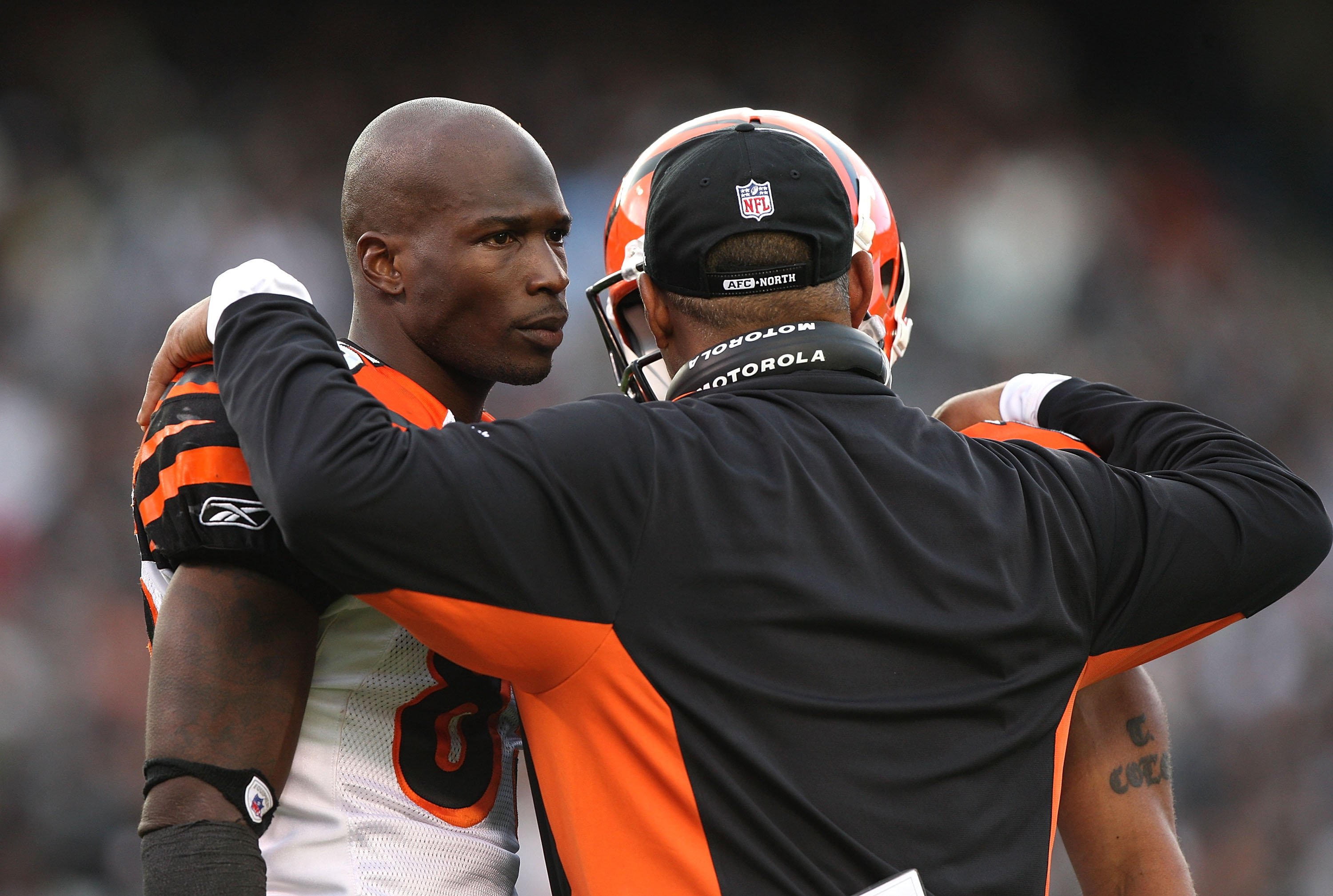 OAKLAND, CA - NOVEMBER 22:  Chad Ochocinco #85 of the Cincinnati Bengals talks with head coach Marvin Lewis against the Oakland Raiders during an NFL game at Oakland-Alameda County Coliseum on November 22, 2009 in Oakland, California.  (Photo by Jed Jacob