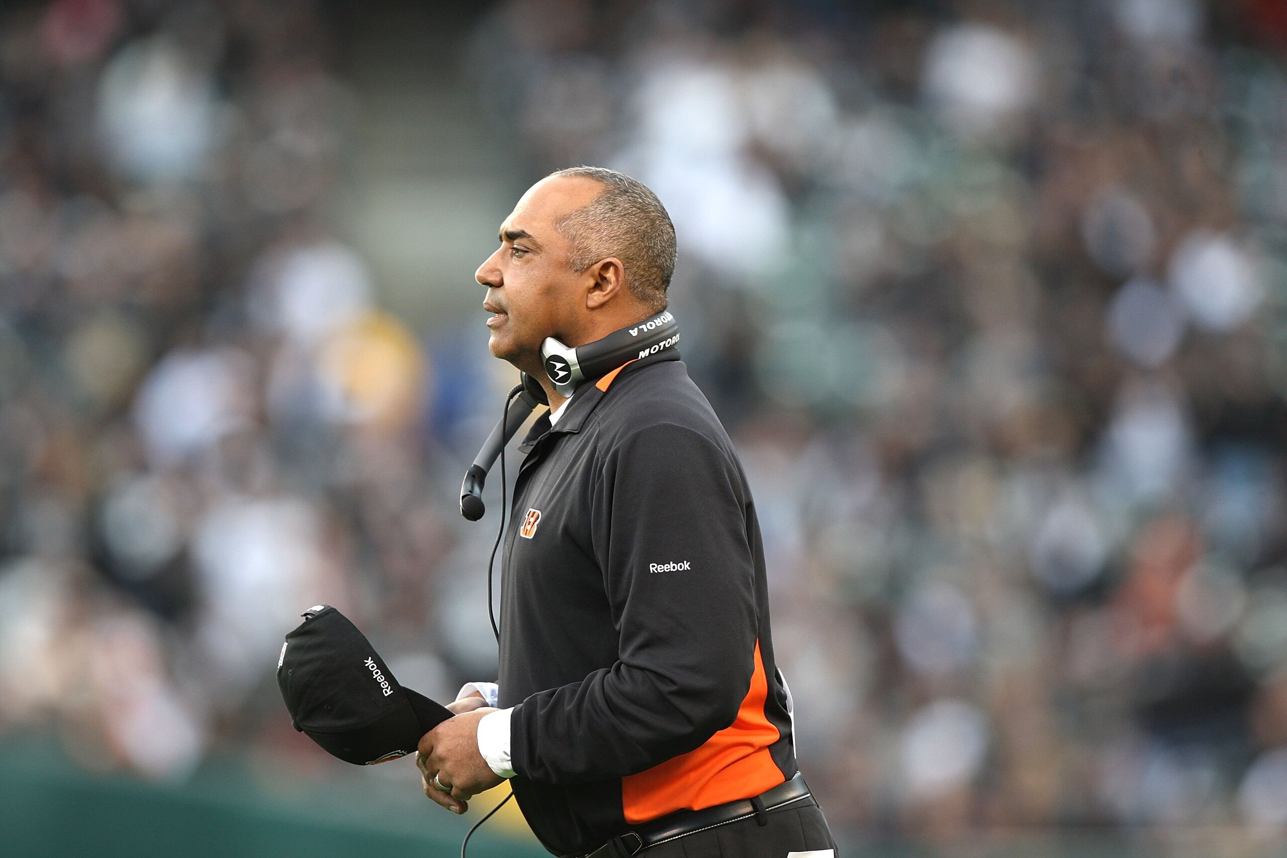 OAKLAND, CA - NOVEMBER 22:  Head coach Marvin Lewis of the Cincinnati Bengals looks on against the Oakland Raiders during an NFL game at Oakland-Alameda County Coliseum on November 22, 2009 in Oakland, California.  (Photo by Jed Jacobsohn/Getty Images)