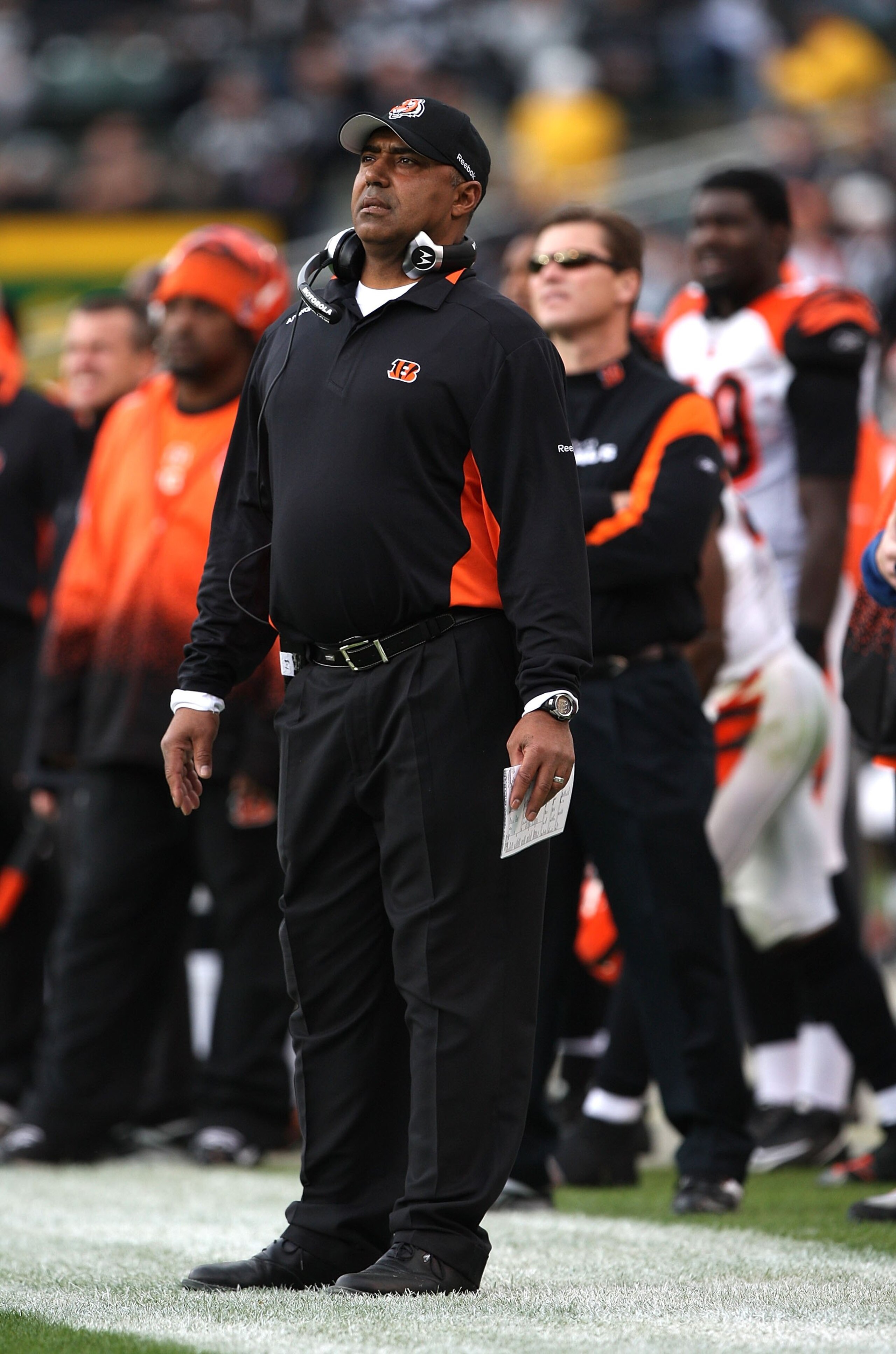 OAKLAND, CA - NOVEMBER 22:  Head coach Marvin Lewis of the Cincinnati Bengals looks on against the Oakland Raiders during an NFL game at Oakland-Alameda County Coliseum on November 22, 2009 in Oakland, California.  (Photo by Jed Jacobsohn/Getty Images)