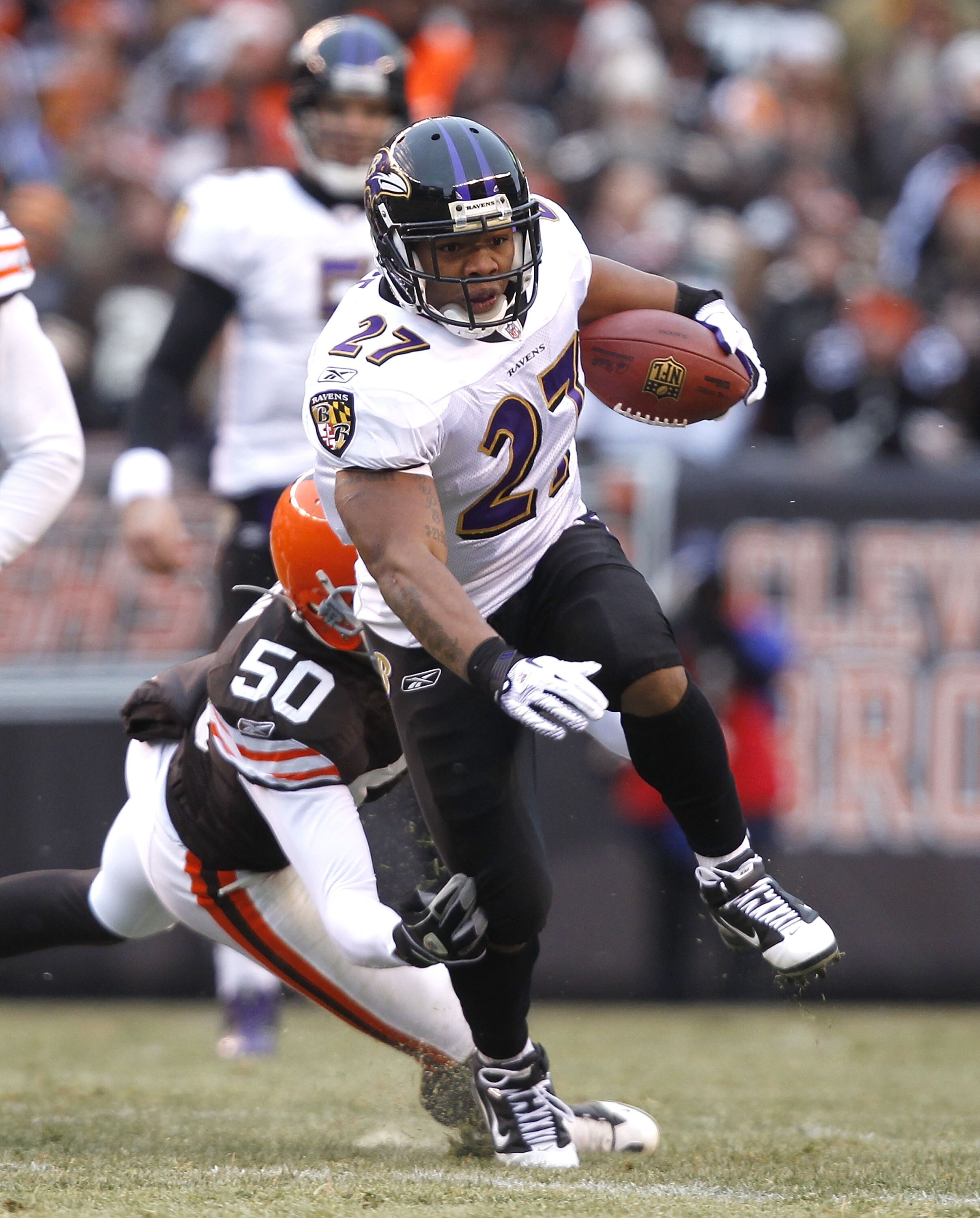 CLEVELAND - DECEMBER 26:  Running back Ray Rice #27 of the Baltimore Ravens runs by linebacker Eric Barton #50 of the Cleveland Browns at Cleveland Browns Stadium on December 26, 2010 in Cleveland, Ohio.  (Photo by Matt Sullivan/Getty Images)