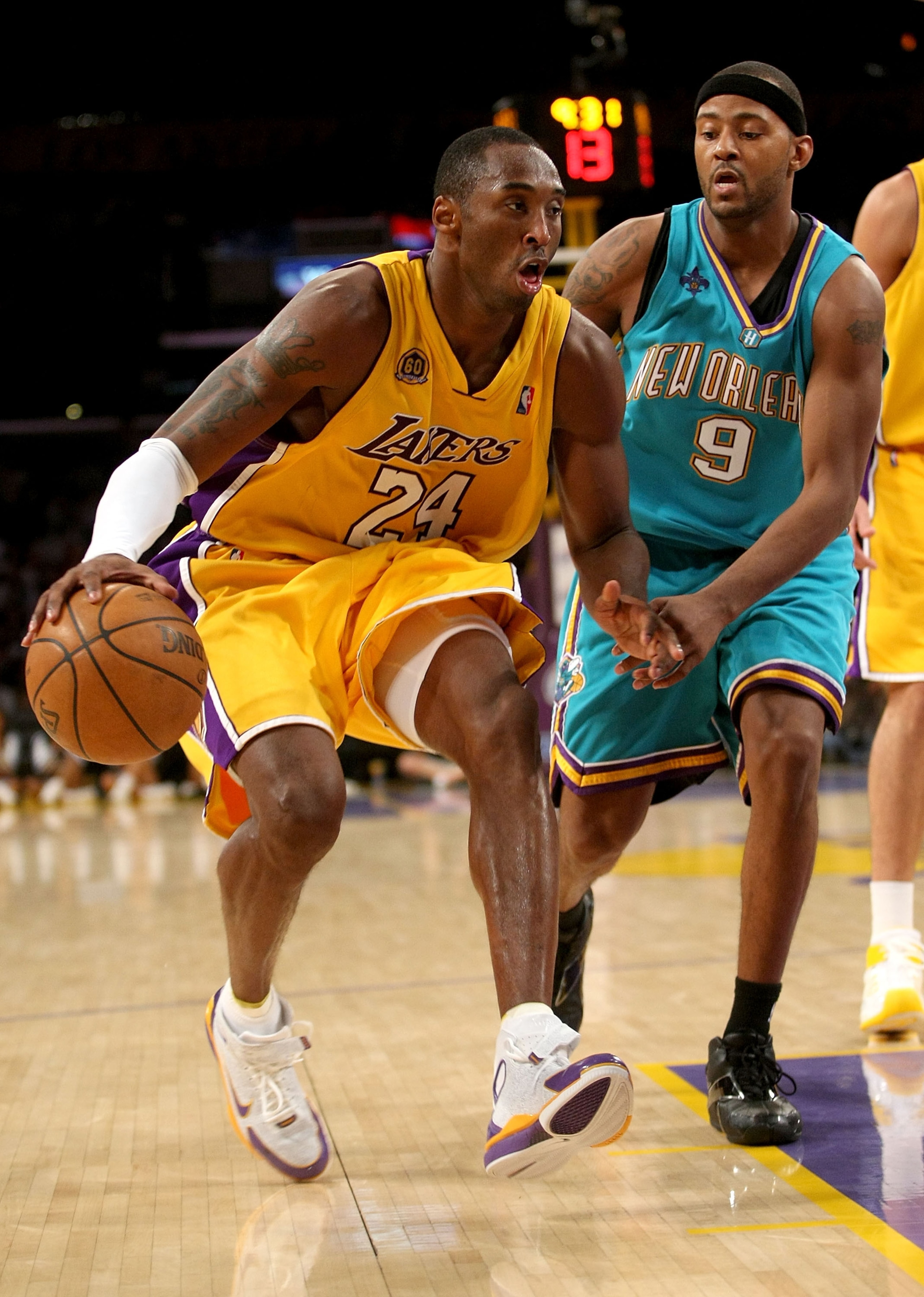 LOS ANGELES, CA - NOVEMBER 06:  Kobe Bryant #24 of the Los Angeles Lakers drives around Morris Peterson #9 of the New Orleans Hornets on November 6, 2007 at Staples Center in Los Angeles, California.  The Hornets won 118-104.   NOTE TO USER: User expressl