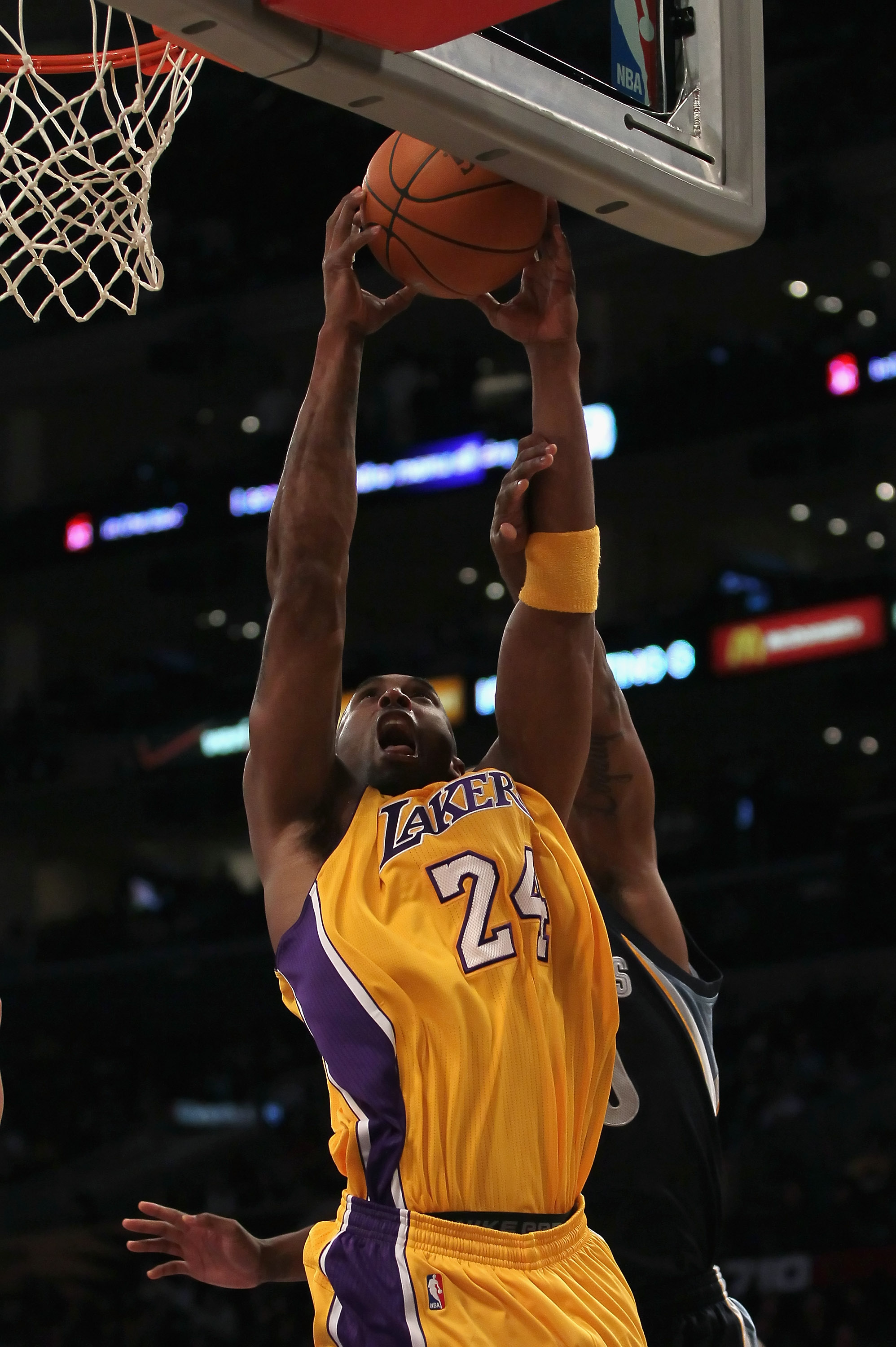LOS ANGELES, CA - NOVEMBER 02:  Kobe Bryant #24 of the Los Angeles Lakers drives to the basket against the Memphis Grizzlies during the first quarter at Staples Center on November 2, 2010 in Los Angeles, California. The Lakers defeated the Grizzlies 124-1