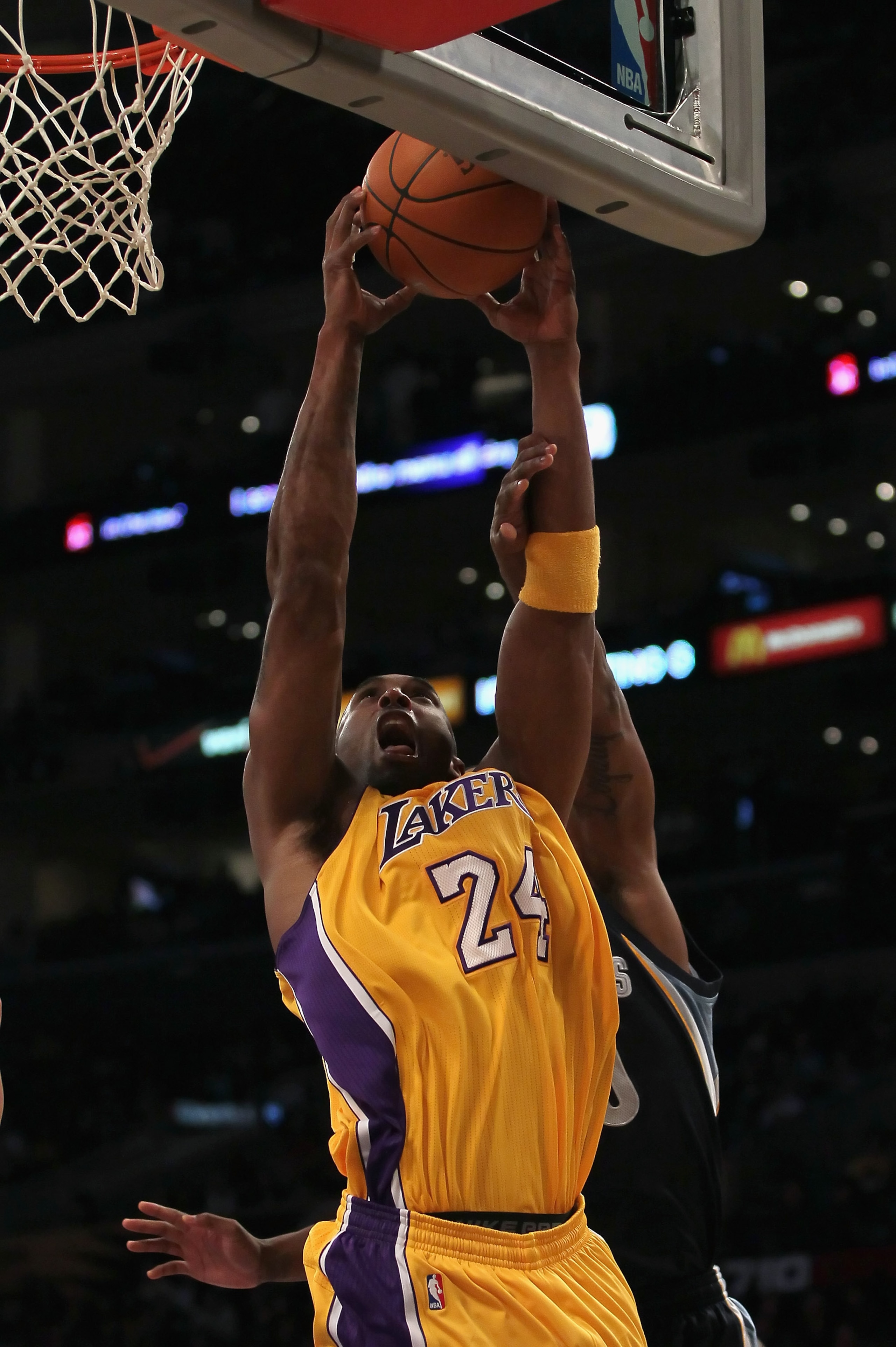 LOS ANGELES, CA - NOVEMBER 02:  Kobe Bryant #24 of the Los Angeles Lakers drives to the basket against the Memphis Grizzlies during the first quarter at Staples Center on November 2, 2010 in Los Angeles, California. The Lakers defeated the Grizzlies 124-1