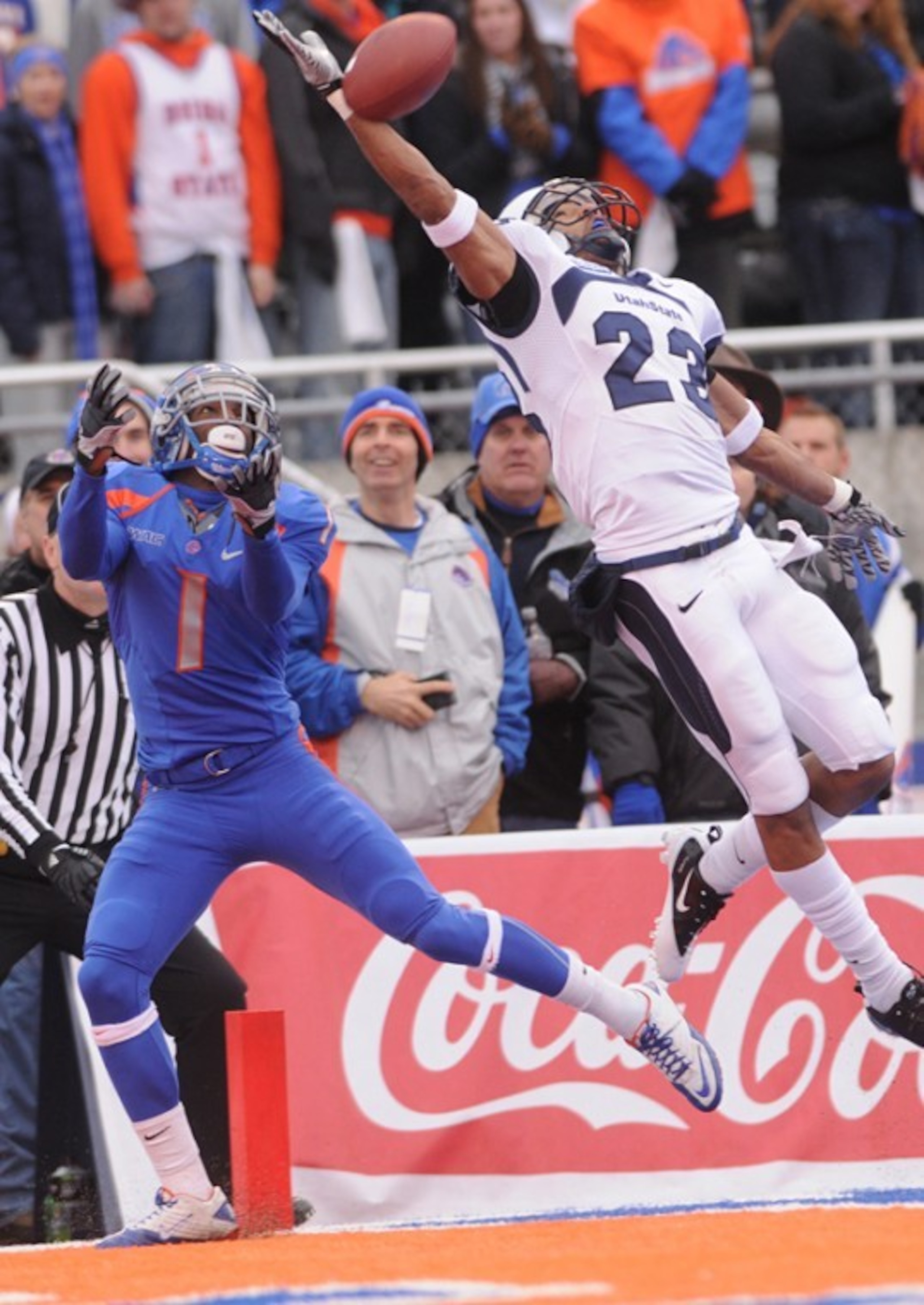 Utah State cornerback Curtis Marsh plays "keep away" from Boise State!