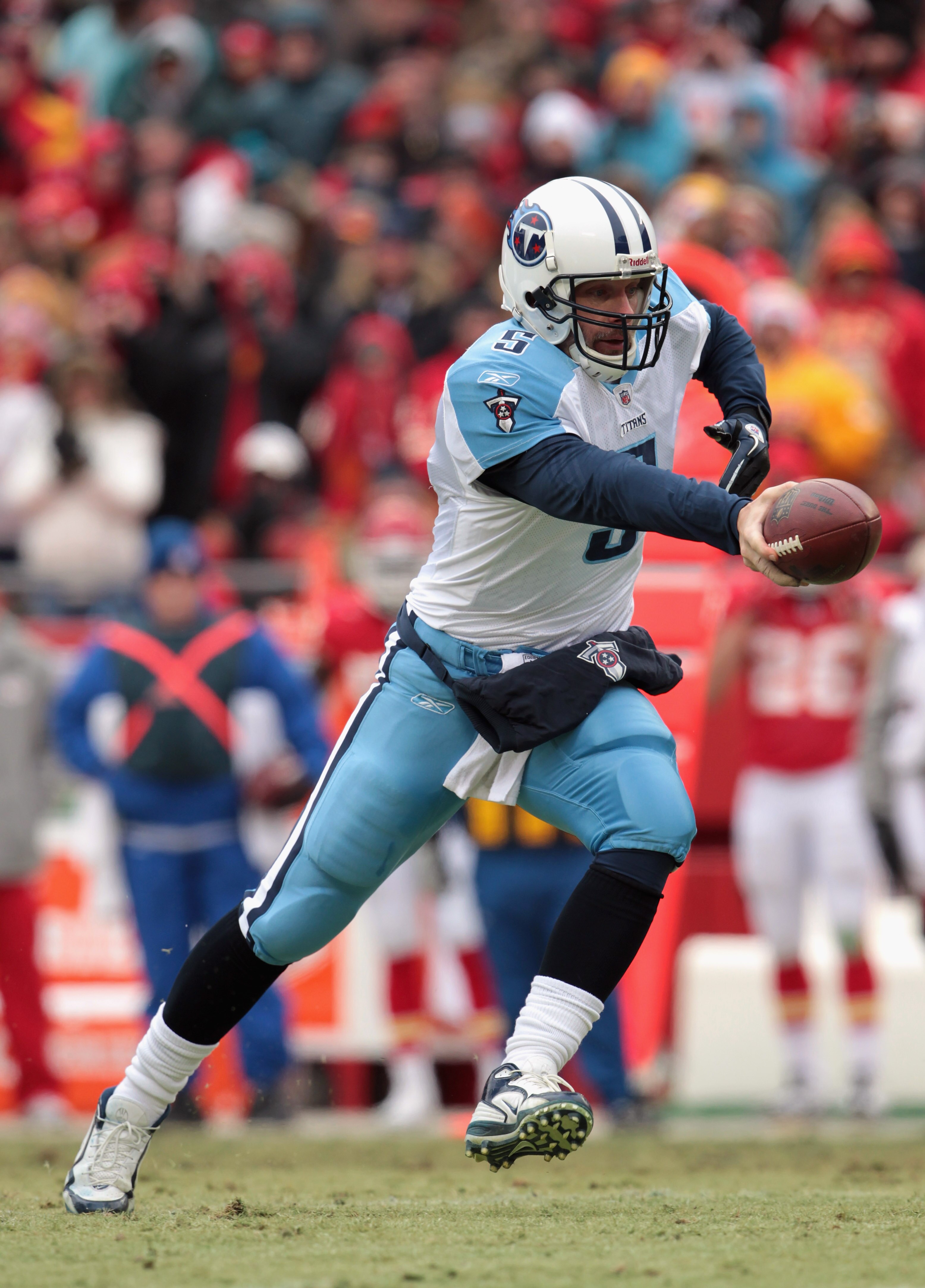 KANSAS CITY, MO - DECEMBER 26:  Quarterback Kerry Collins #5 of the Tennessee Titans in action during the game against the Kansas City Chiefs on December 26, 2010 at Arrowhead Stadium in Kansas City, Missouri.  (Photo by Jamie Squire/Getty Images)