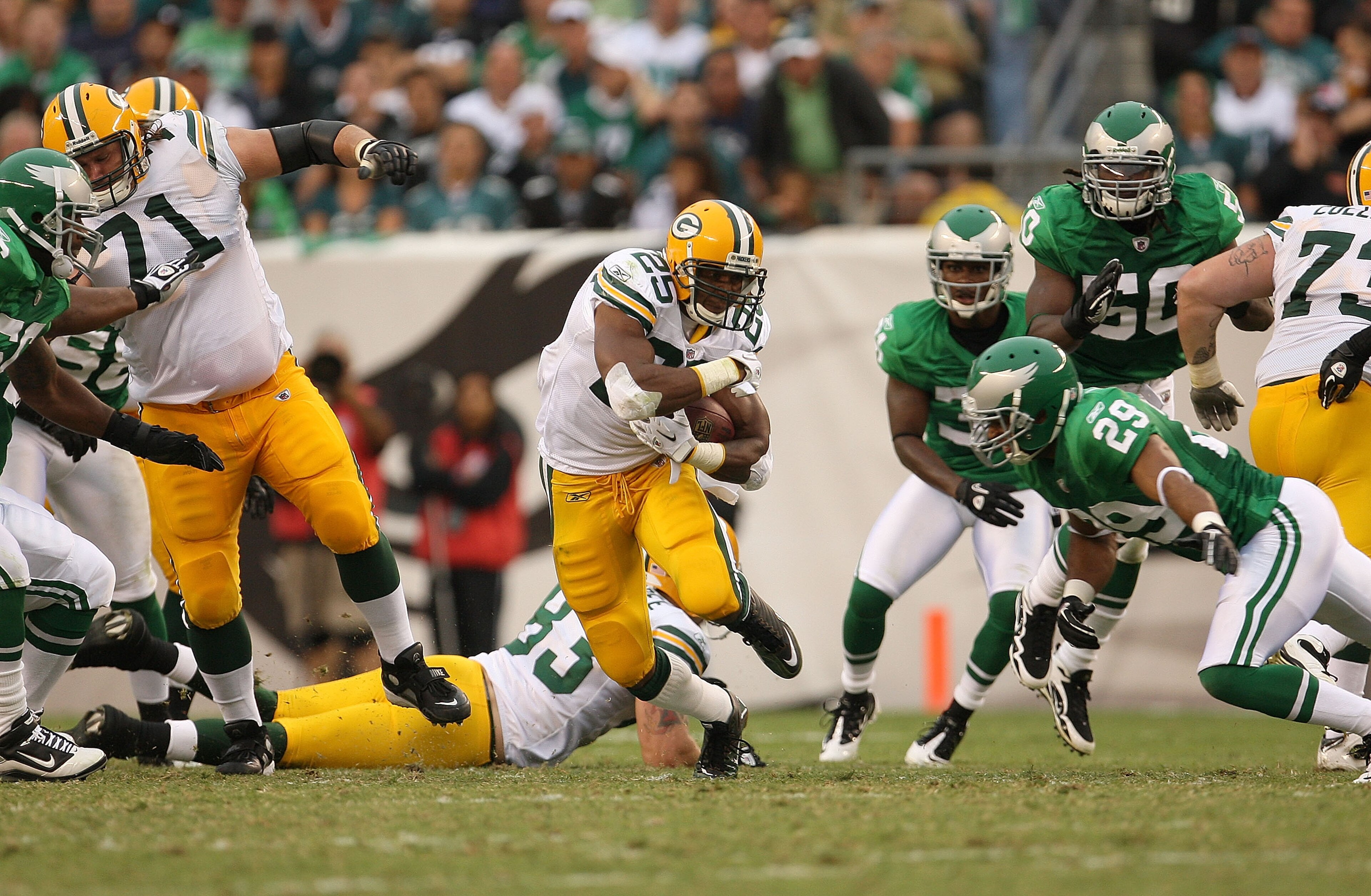 PHILADELPHIA - SEPTEMBER 12: Ryan Grant #25 of the Green Bay Packers rushes during a game against the Philadelphia Eagles at Lincoln Financial Field on September 12, 2010 in Philadelphia, Pennsylvania. (Photo by Mike Ehrmann/Getty Images) PHILADELPHIA - SEPTEMBER 12: Ryan Grant #25 of the Green Bay Packers rushes during a game against the Philadelphia Eagles at Lincoln Financial Field on September 12, 2010 in Philadelphia, Pennsylvania. (Photo by Mike Ehrmann/Getty Images)