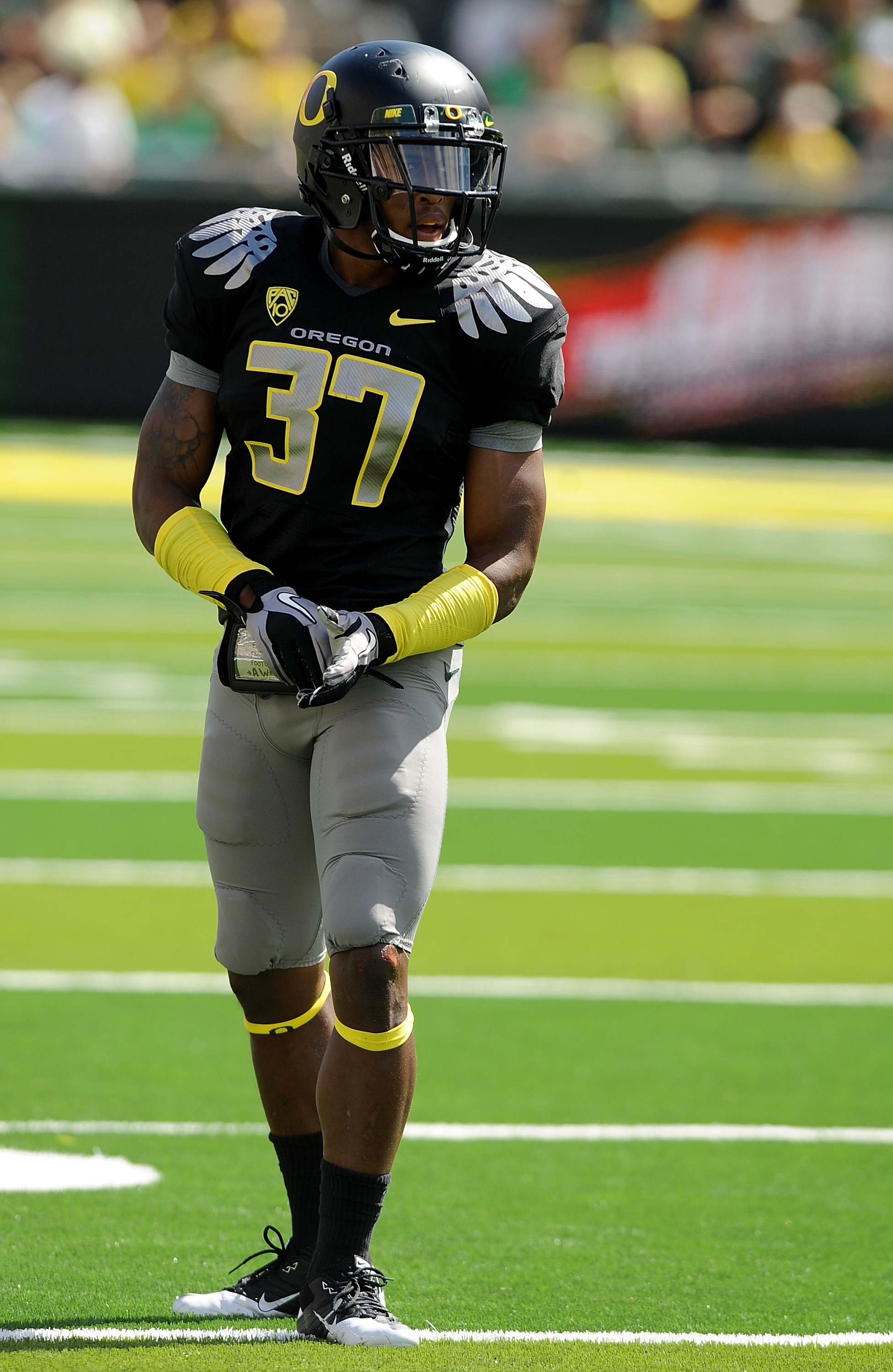 EUGENE, OR - SEPTEMBER 04:  Cornerback Talmadge Jackson III #37 of the Oregon Ducks gets set at the line of scrimmage in the second quarter of the game against the New Mexico Lobos at Autzen Stadium on September 4, 2010 in Eugene, Oregon. Oregon won the g