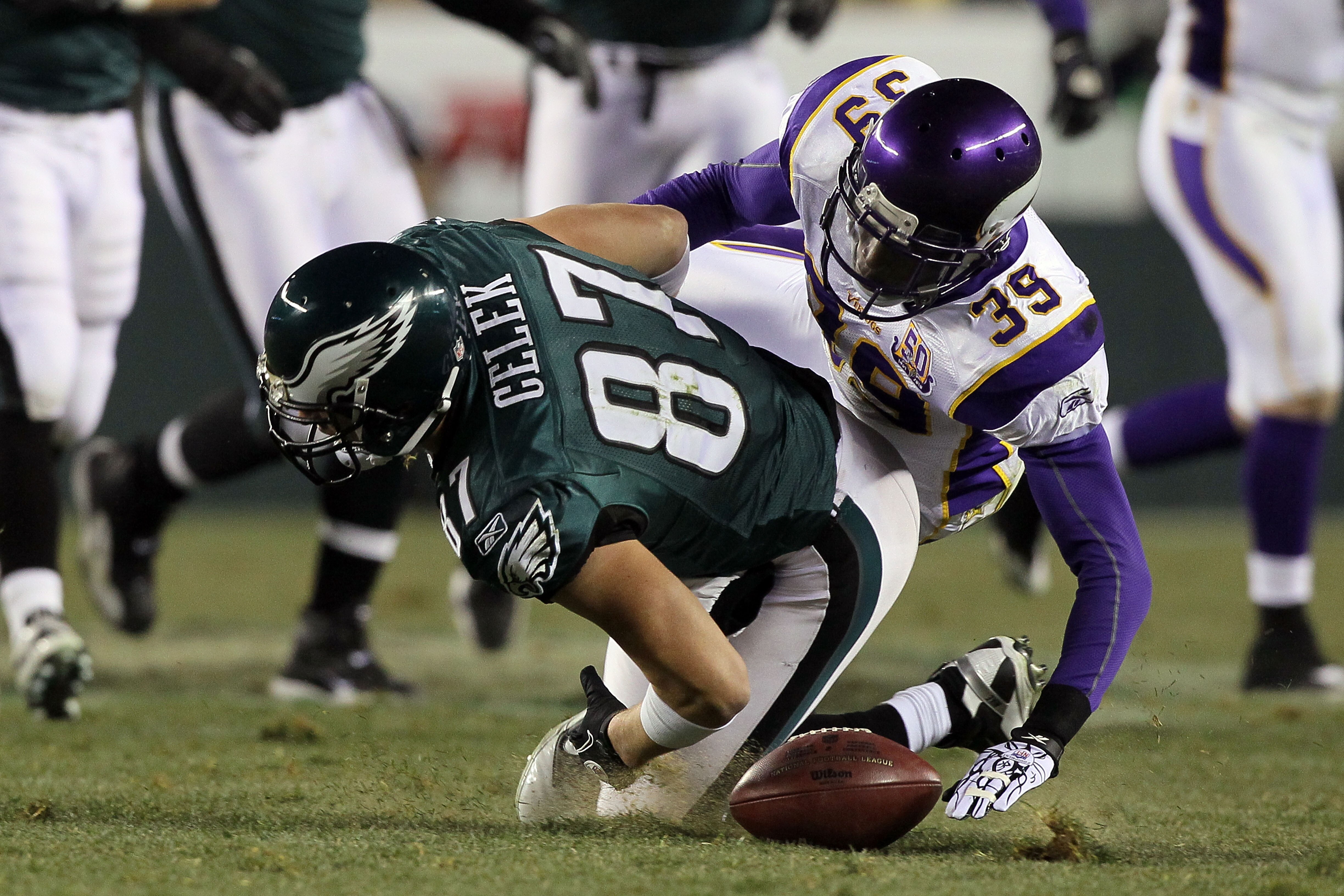 PHILADELPHIA, PA - DECEMBER 28:  Brent Celek #87 of the Philadelphia Eagles in action against the Minnesota Vikings at Lincoln Financial Field on December 28, 2010 in Philadelphia, Pennsylvania.  (Photo by Jim McIsaac/Getty Images)