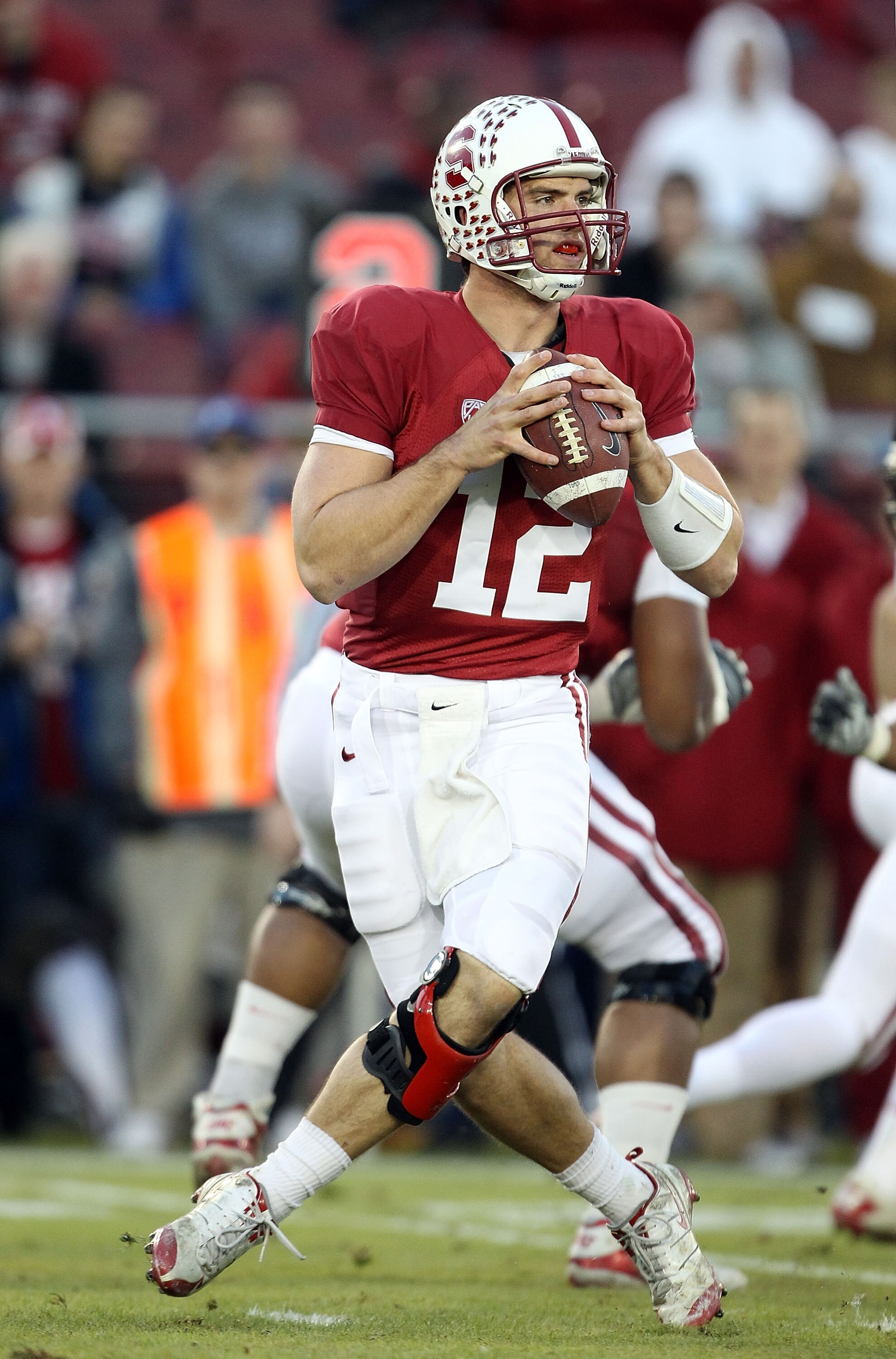 PALO ALTO, CA - NOVEMBER 27:  Andrew Luck #12 of the Stanford Cardinal in action against the Oregon State Beavers at Stanford Stadium on November 27, 2010 in Palo Alto, California.  (Photo by Ezra Shaw/Getty Images)