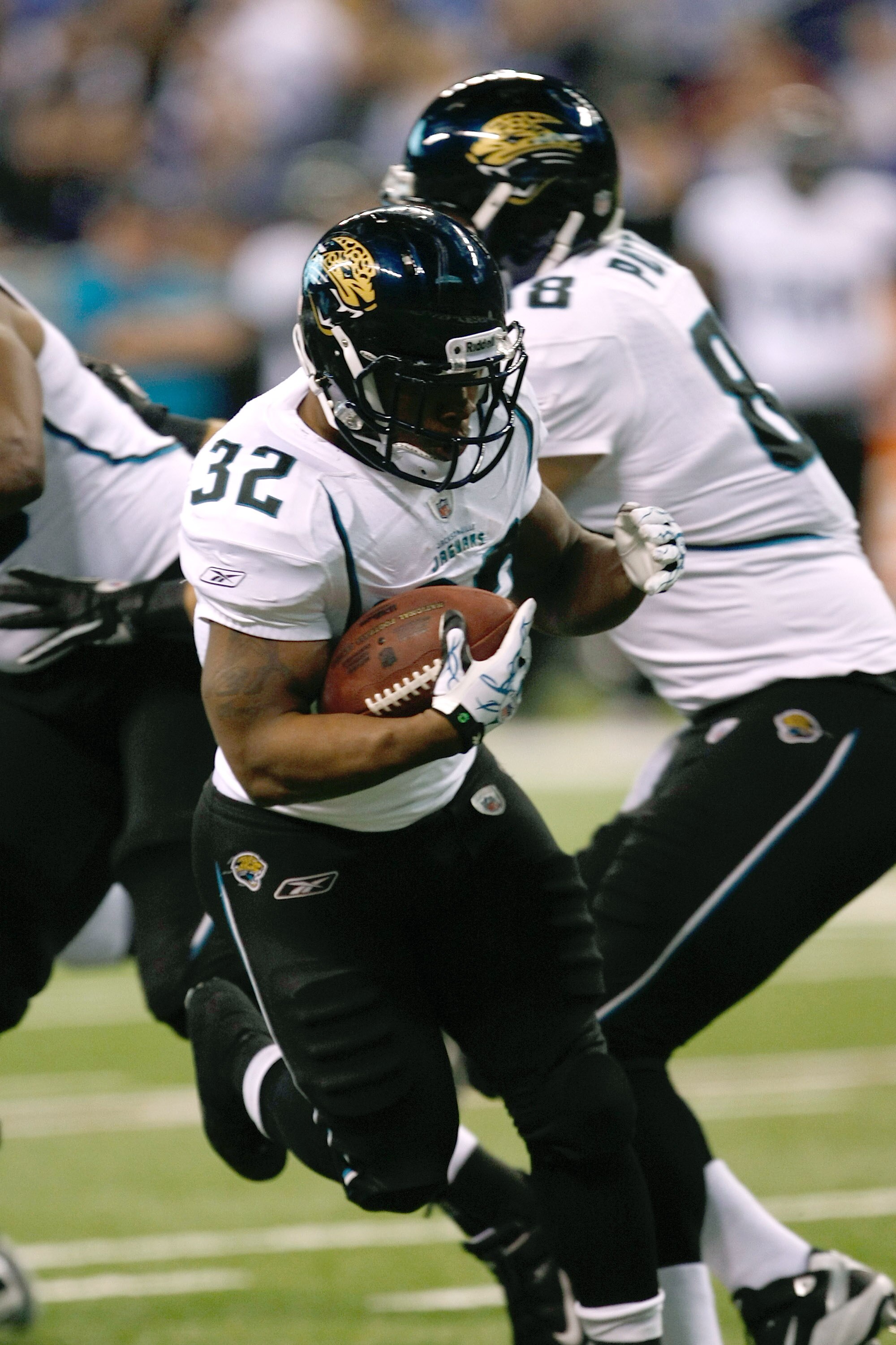 INDIANAPOLIS, IN - DECEMBER 19: Maurice Jones-Drew #32 of the Jacksonville Jaguars runs against the Indianapolis Colts at Lucas Oil Stadium on December 19, 2010 in Indianapolis, Indiana.  (Photo by Scott Boehm/Getty Images)