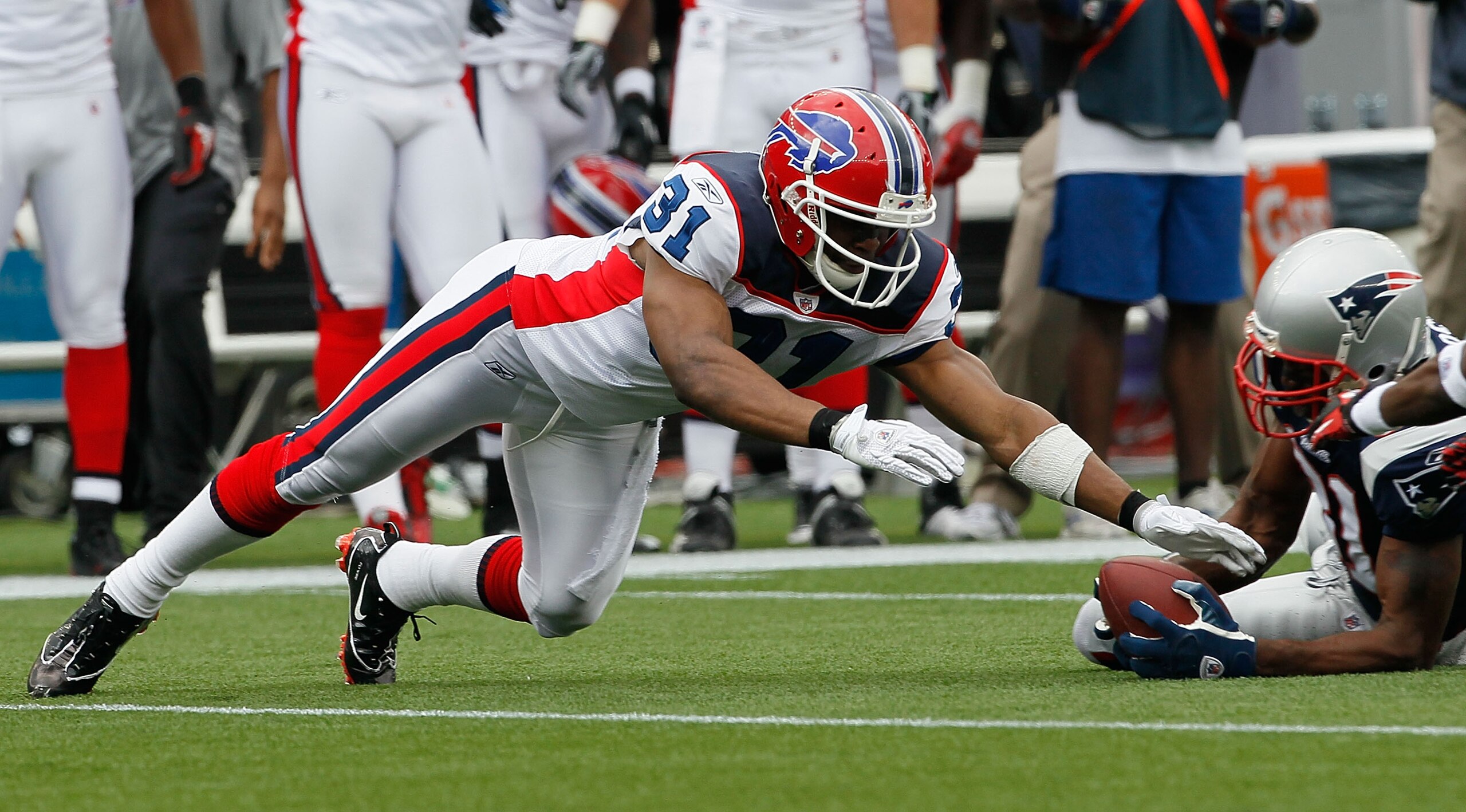 FOXBORO, MA - SEPTEMBER 26:  Randy Moss #81 of the New England Patriots battles for a loose ball with Jarius Byrd #31 of the Buffalo Bills at Gillette Stadium on September 26, 2010 in Foxboro, Massachusetts. (Photo by Jim Rogash/Getty Images)