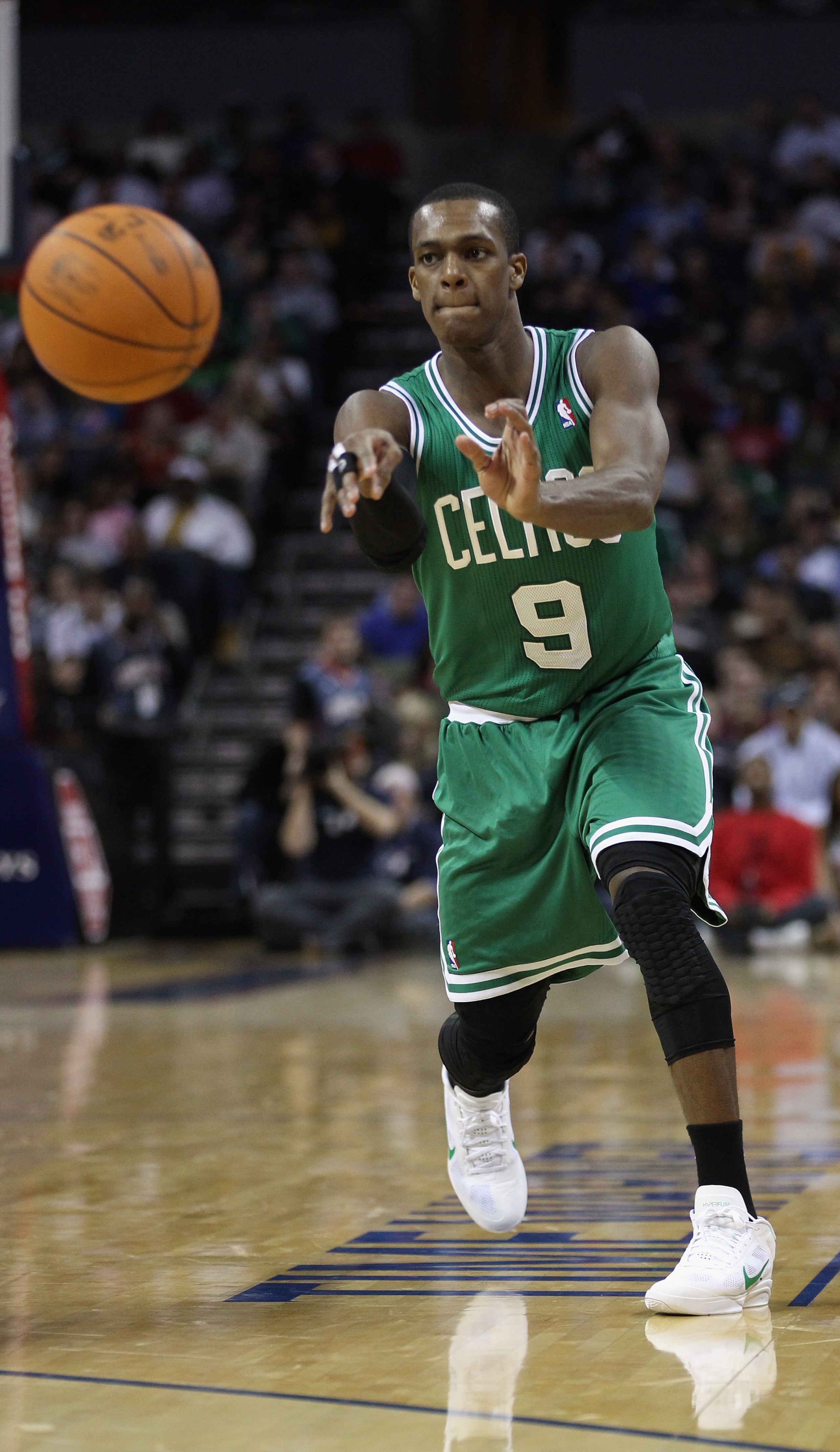 CHARLOTTE, NC - DECEMBER 11: Rajon Rondo #9 of the Boston Celtics against the Charlotte Bobcats during their game at Time Warner Cable Arena on December 11, 2010 in Charlotte, North Carolina. NOTE TO USER: User expressly acknowledges and agrees that, by CHARLOTTE, NC - DECEMBER 11: Rajon Rondo #9 of the Boston Celtics against the Charlotte Bobcats during their game at Time Warner Cable Arena on December 11, 2010 in Charlotte, North Carolina. NOTE TO USER: User expressly acknowledges and agrees that, by