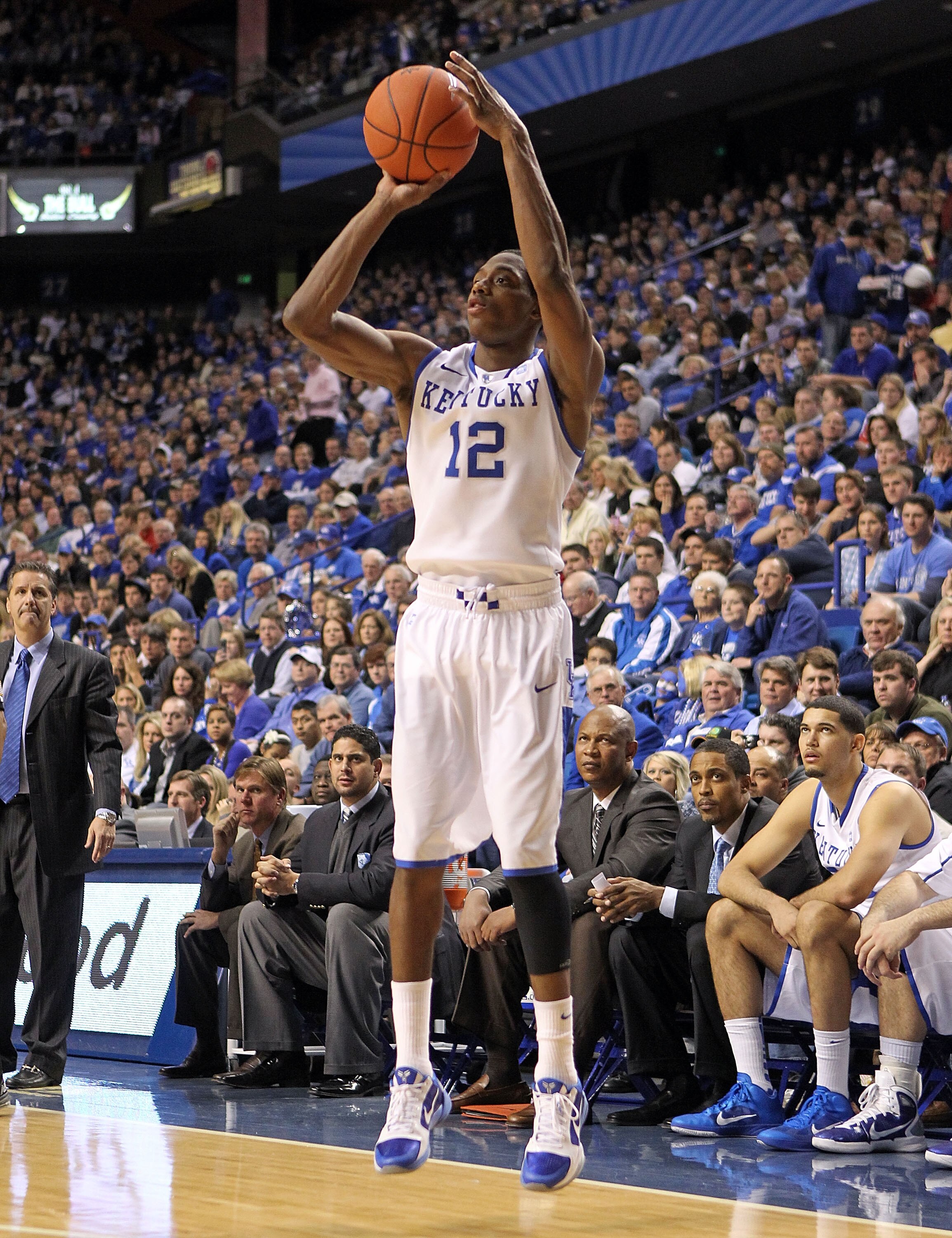 LEXINGTON, KY - DECEMBER 28:  Brandon Knight #12 of the Kentucky Wildcats shoots the ball during the game against the Coppin State Eagles at Rupp Arena on December 28, 2010 in Lexington, Kentucky.  Kentucky won 91-61.  (Photo by Andy Lyons/Getty Images)