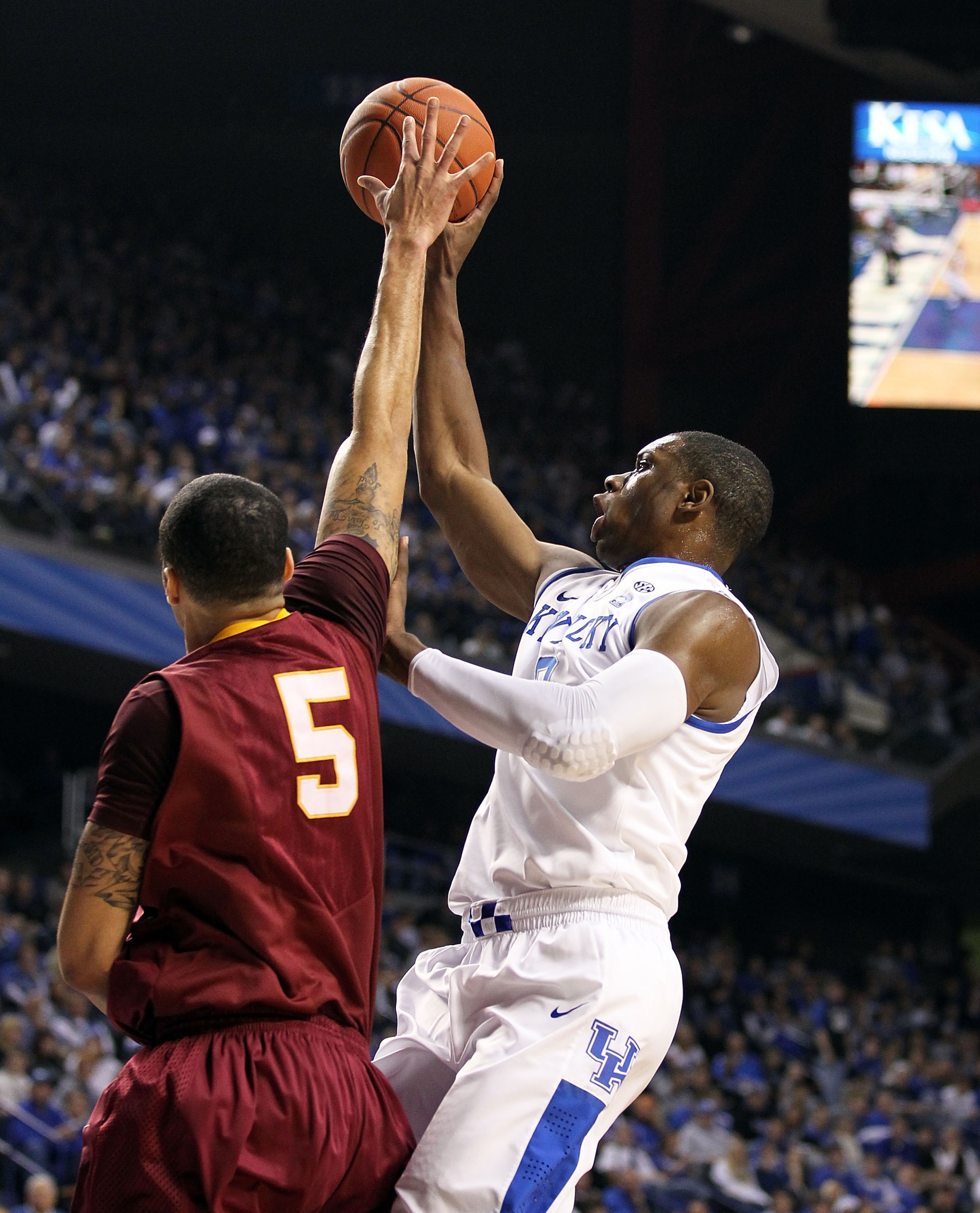 LEXINGTON, KY - DECEMBER 22:  Terrence Jones #3 of the Kentucky Wildcats shoots the ball while defended by Matt Morgan #5 of the Winthrop Eagles during the game on December 22, 2010 in Lexington, Kentucky.  Kentucky won 89-52.  (Photo by Andy Lyons/Getty